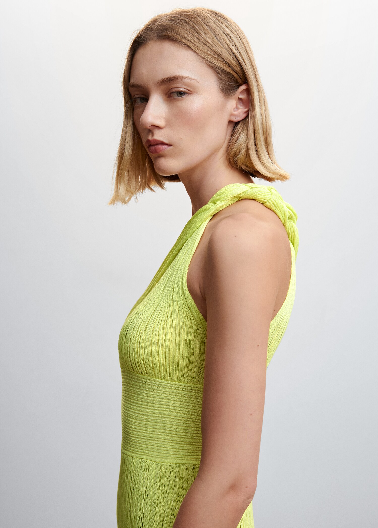 Asymmetrical dress with slit - Details of the article 2