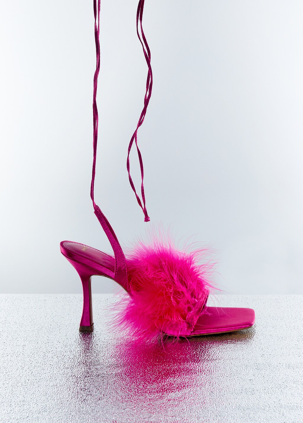 Sandals with feather decoration - Women | MANGO China