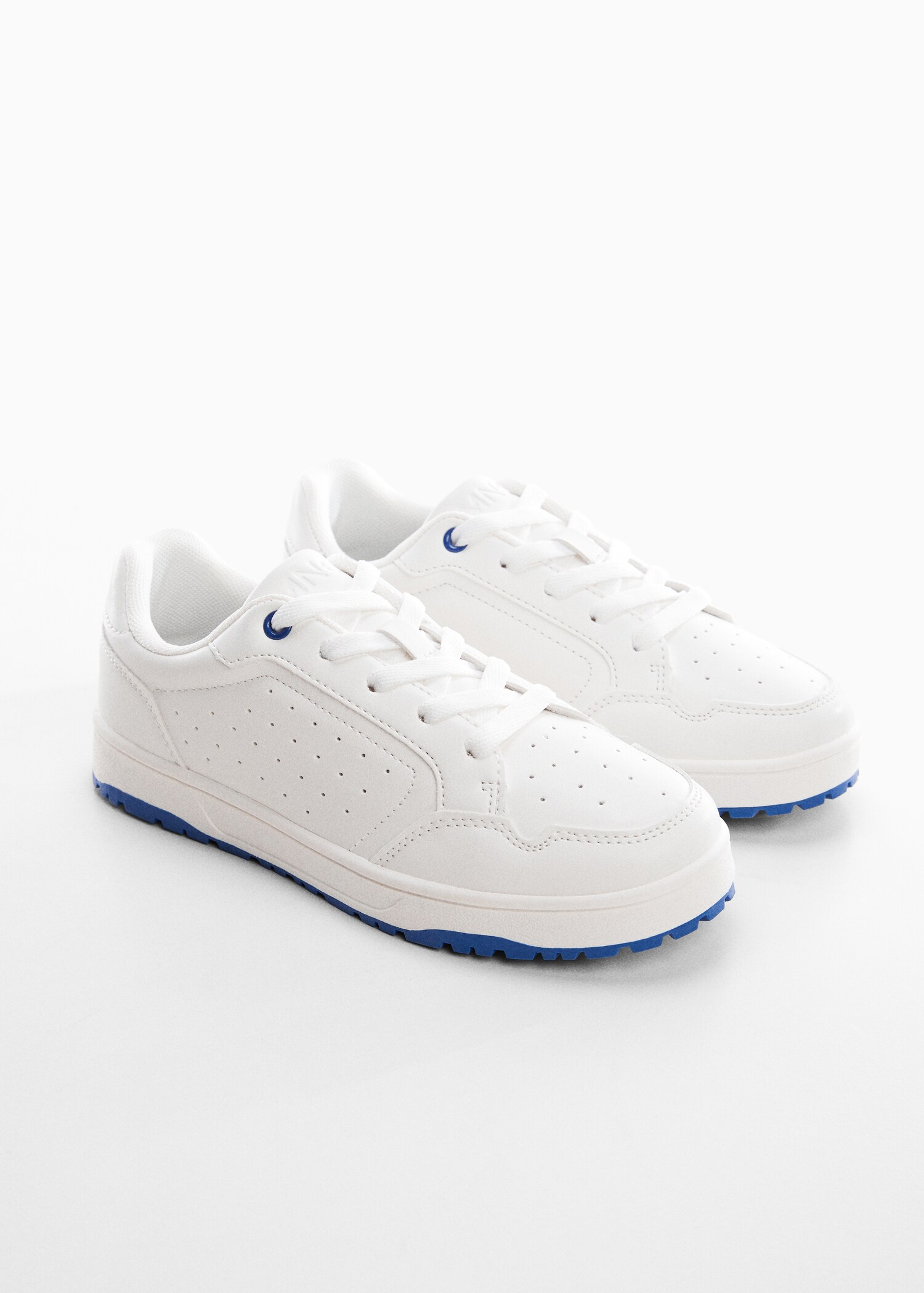 Geschnürte Basic-Sneakers - Mittlere Ansicht