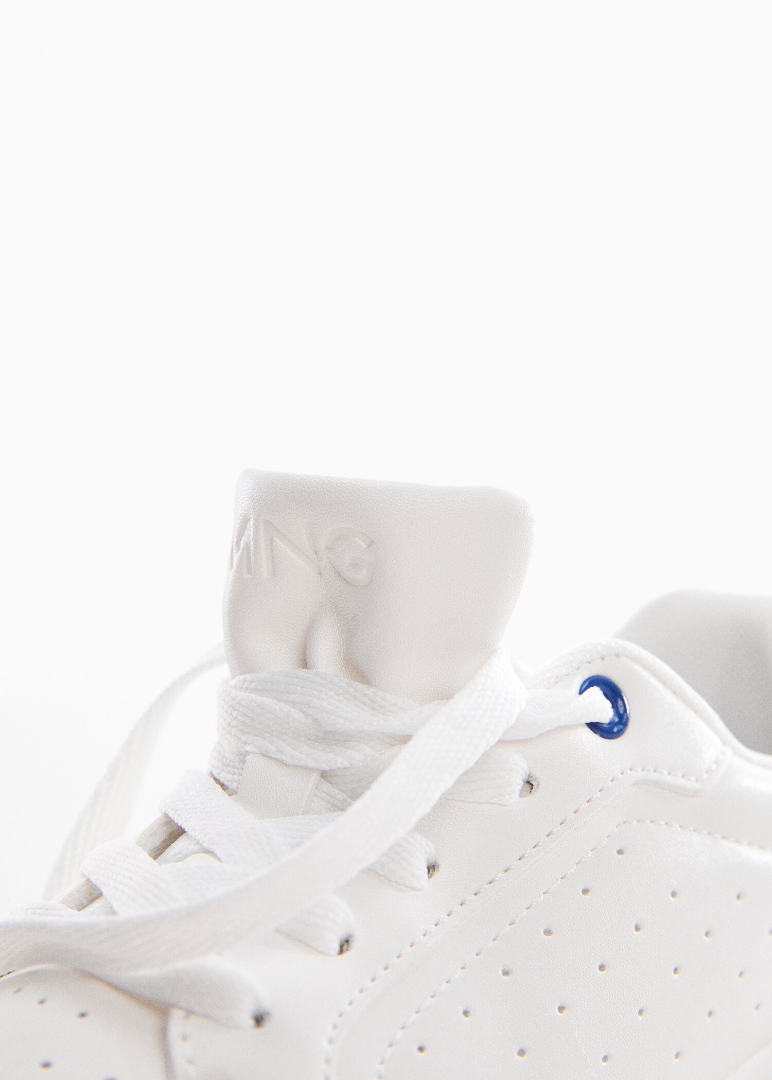 Geschnürte Basic-Sneakers - Detail des Artikels 1
