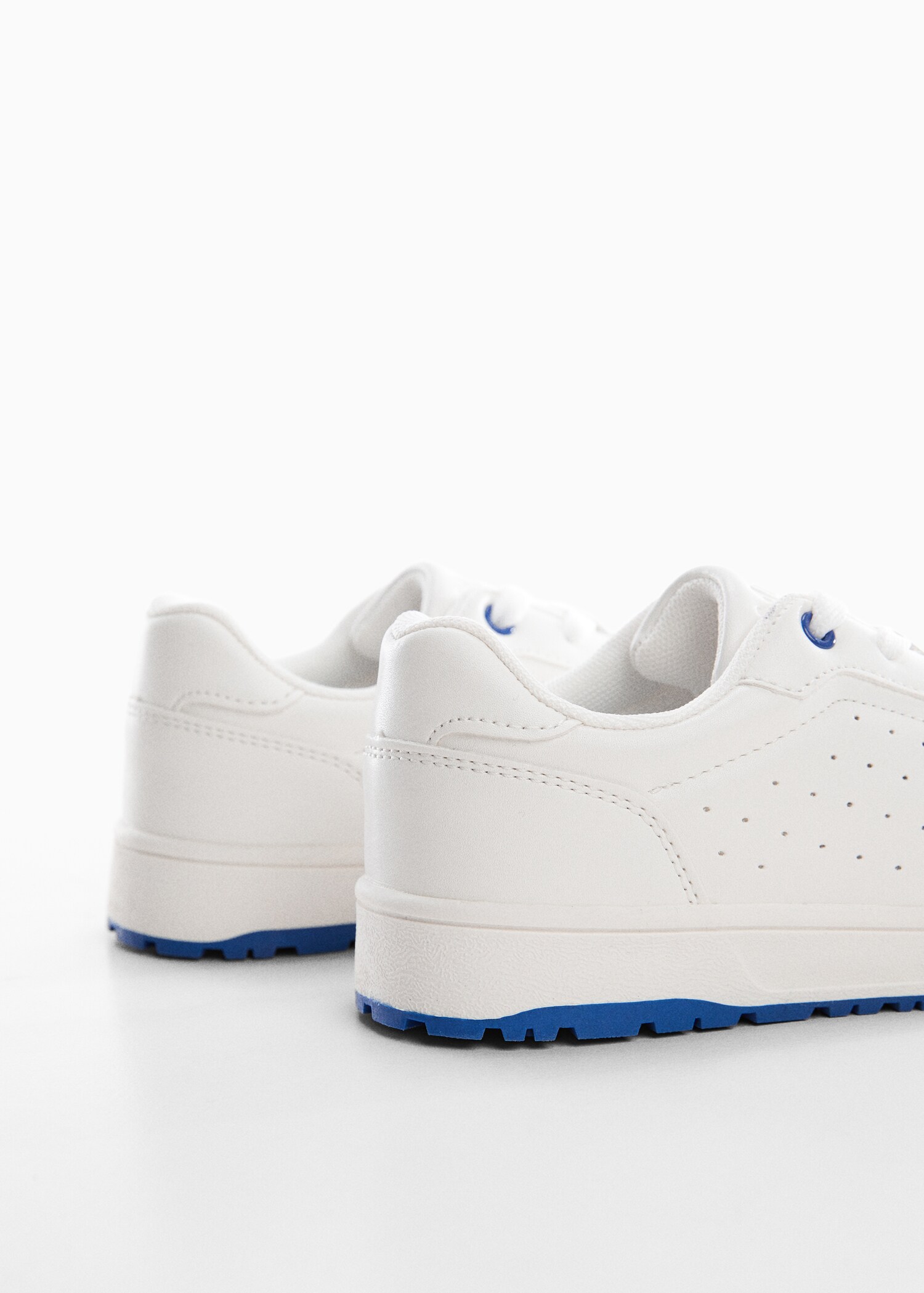 Geschnürte Basic-Sneakers - Detail des Artikels 2