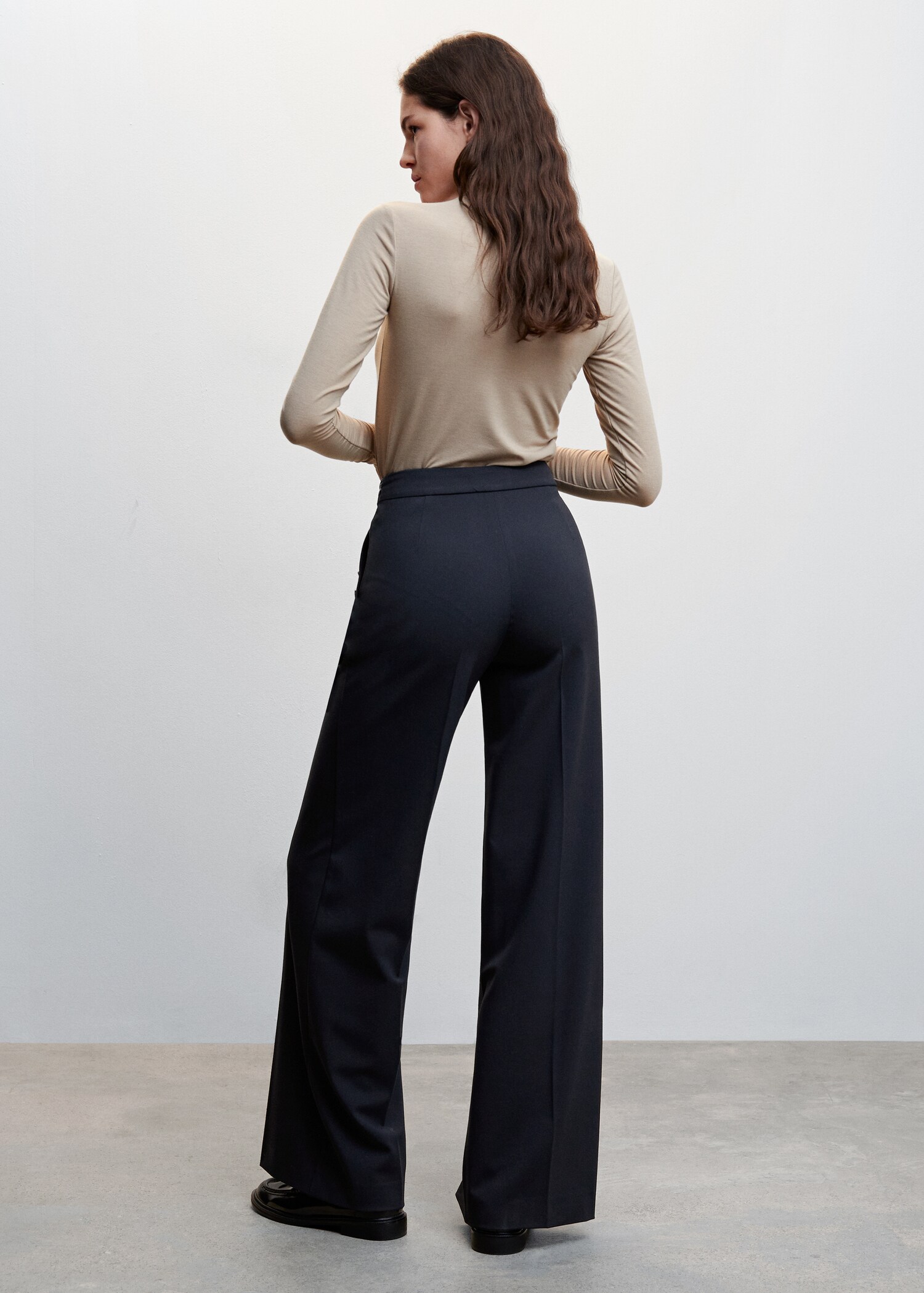 Broek met knopen aan de zijkanten - Achterkant van het artikel