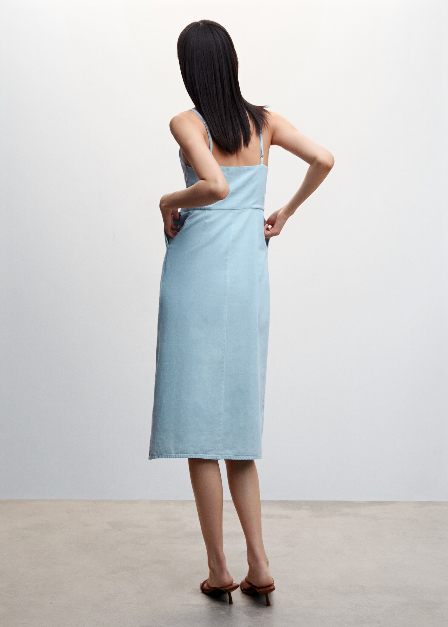 Tencel-Kleid mit Knotendetail - Rückseite des Artikels
