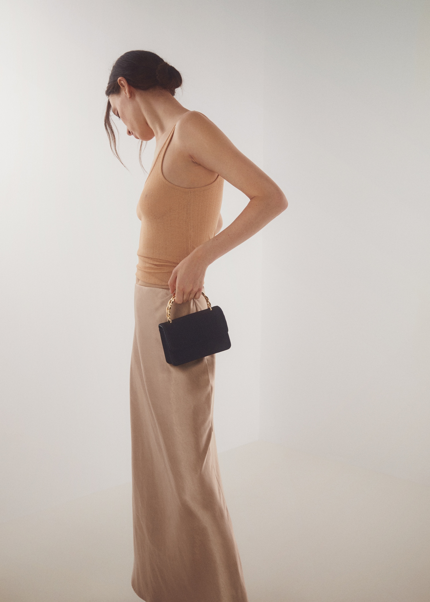 Bag with short chain handle - Details of the article 9