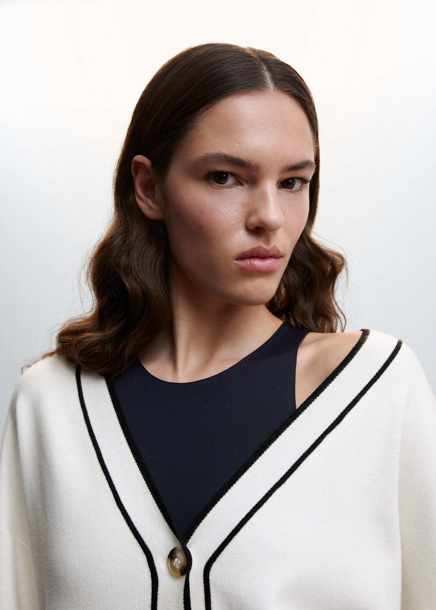 Contrast trims cardigan - Details of the article 1