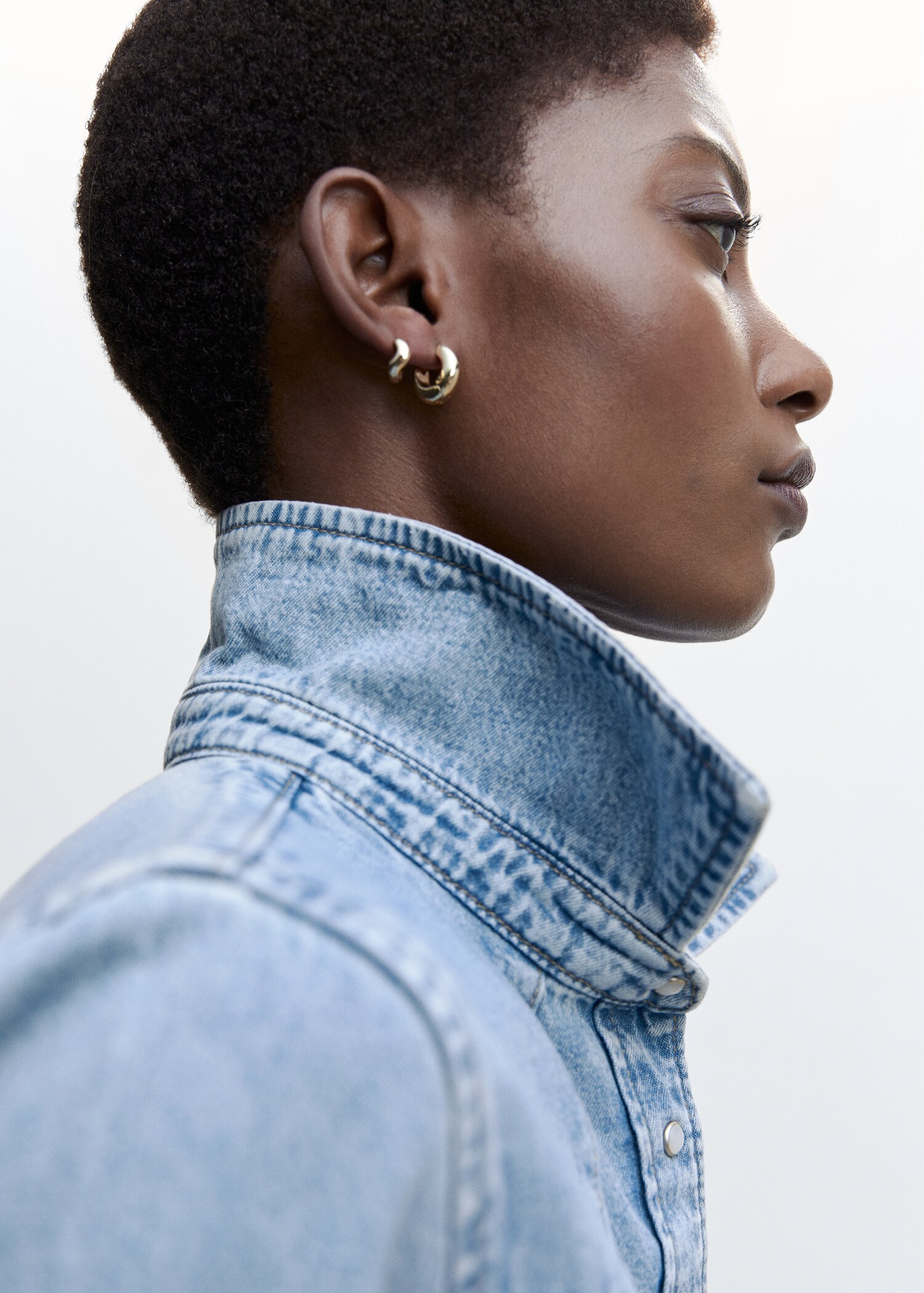 Chest-pocket denim shirt - Details of the article 1