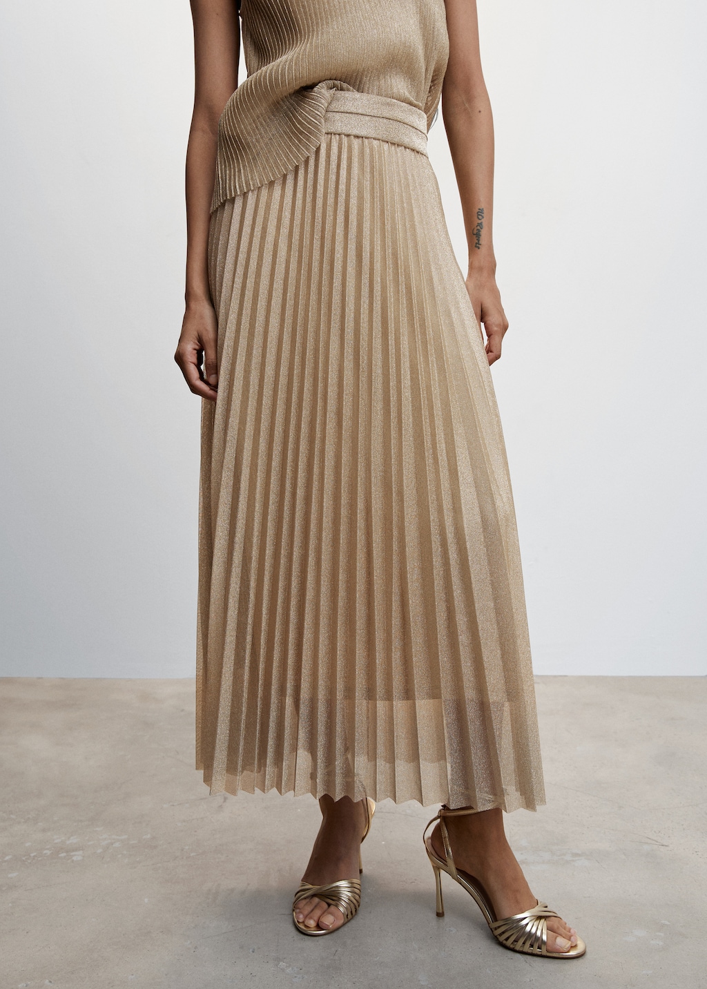 Metallic-effect pleated skirt - Women | MANGO Iraq
