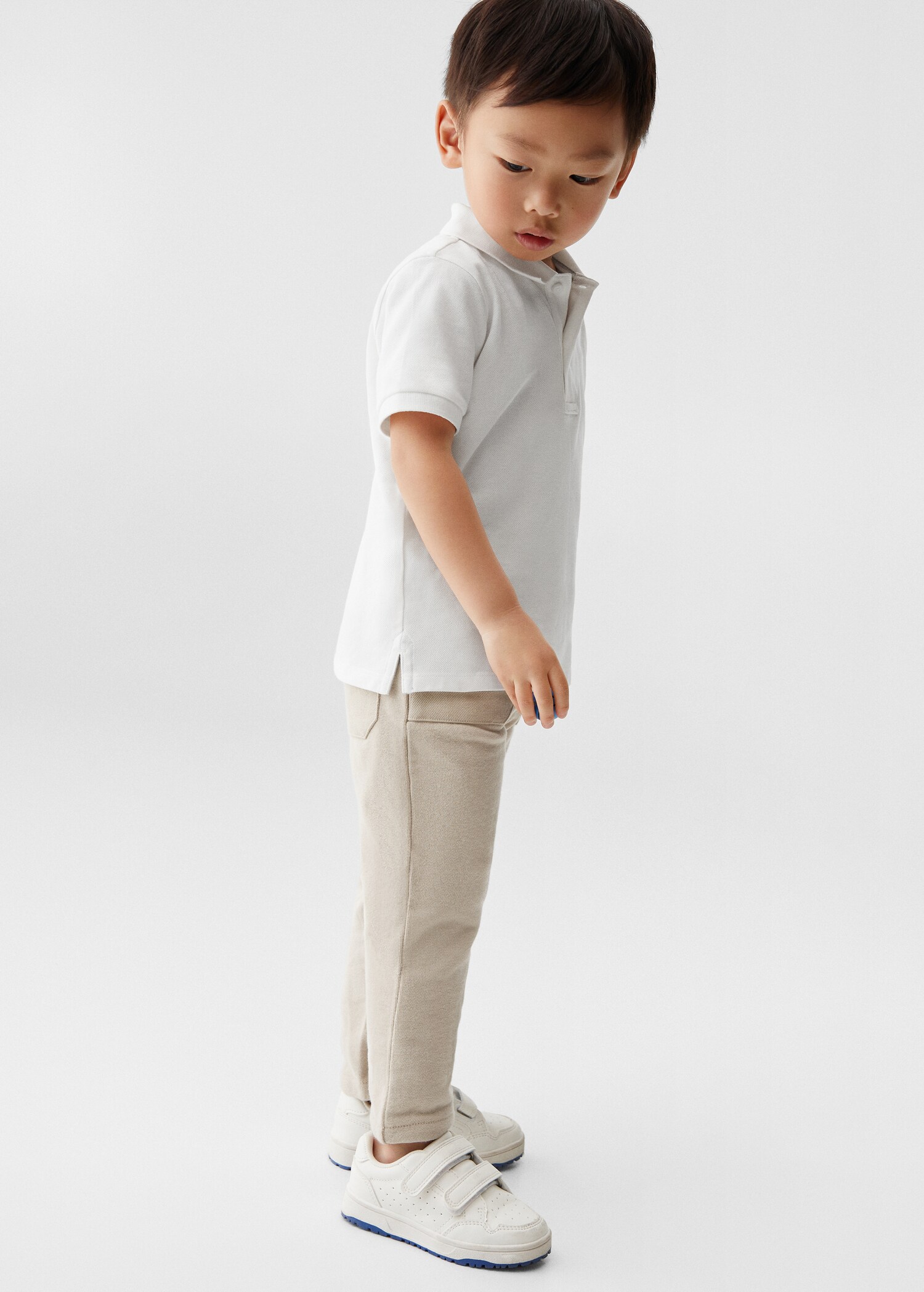 Pantalón jogger bolsillos - Plano medio