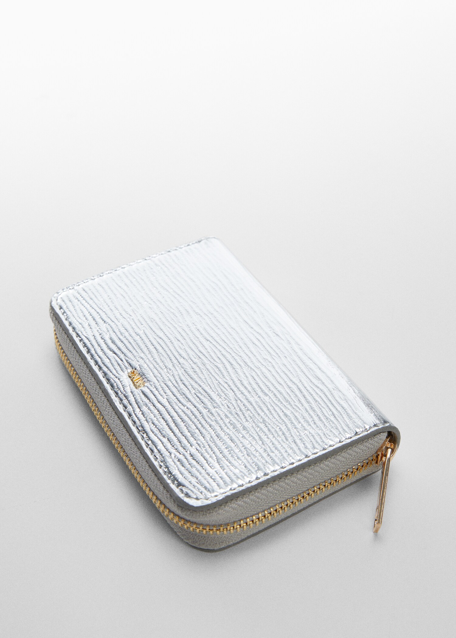 Billetera textura logo relieve - Plano medio