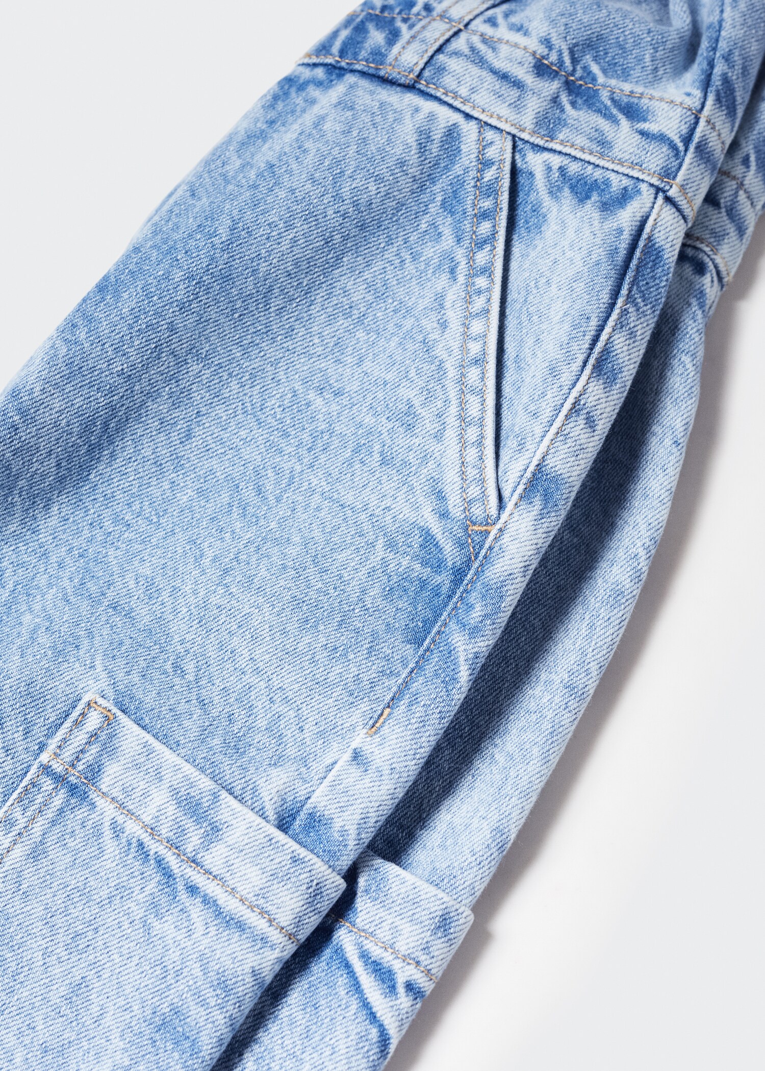 Salopetă din denim cargo - Detaliu al articolului 8