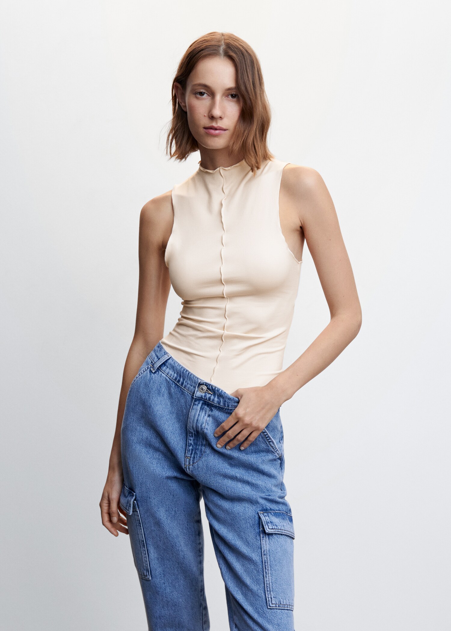 Top détail couture - Plan moyen