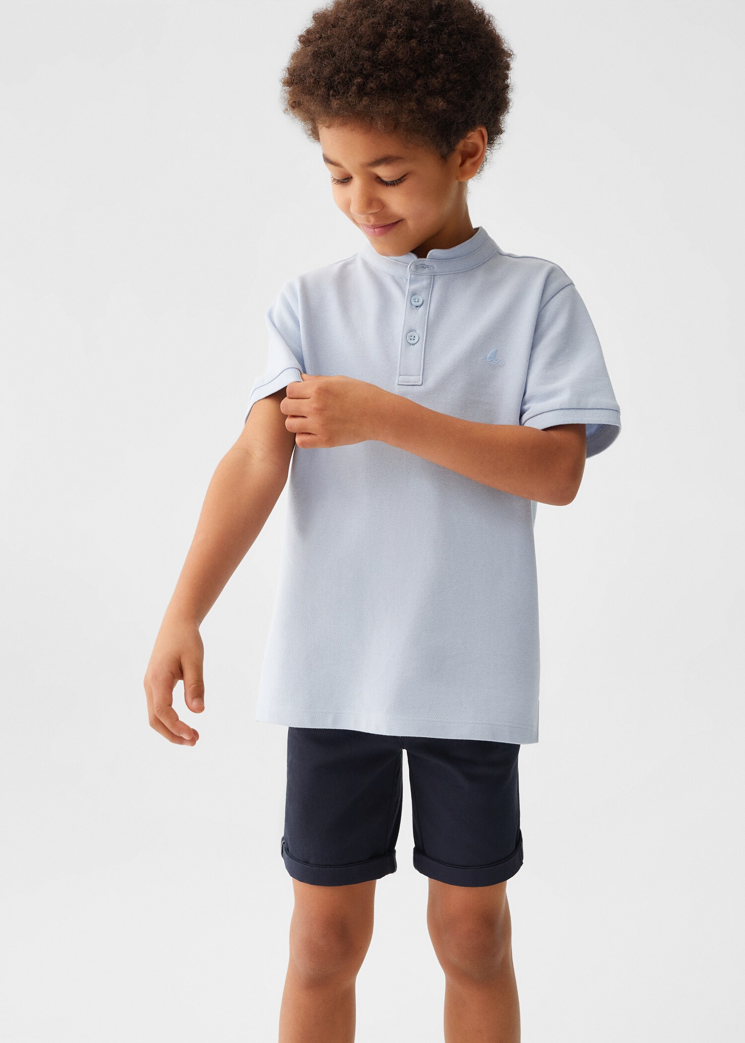 Baumwoll-Poloshirt mit Stehkragen - Mittlere Ansicht