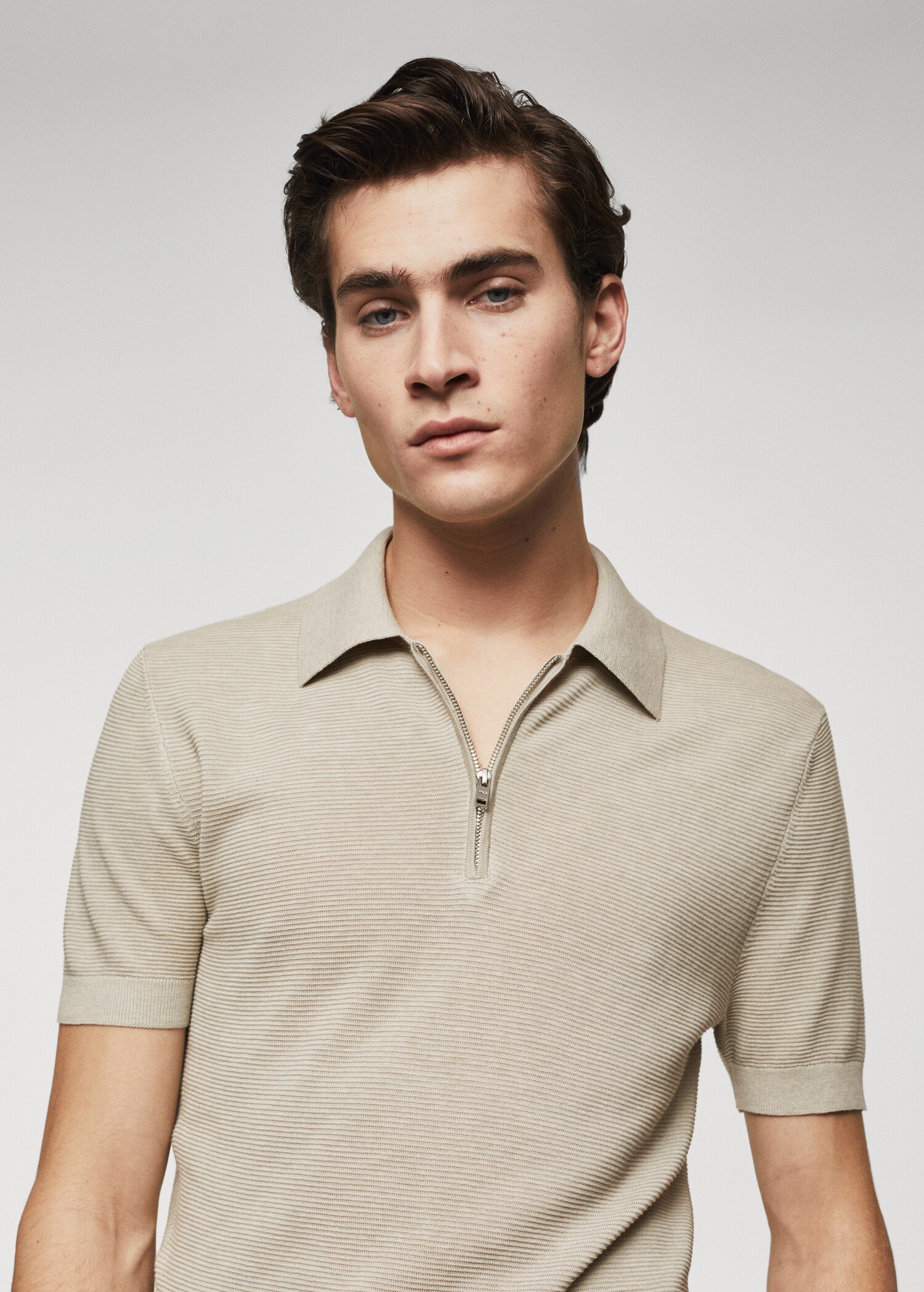Strukturiertes Feinstrick-Poloshirt - Detail des Artikels 1