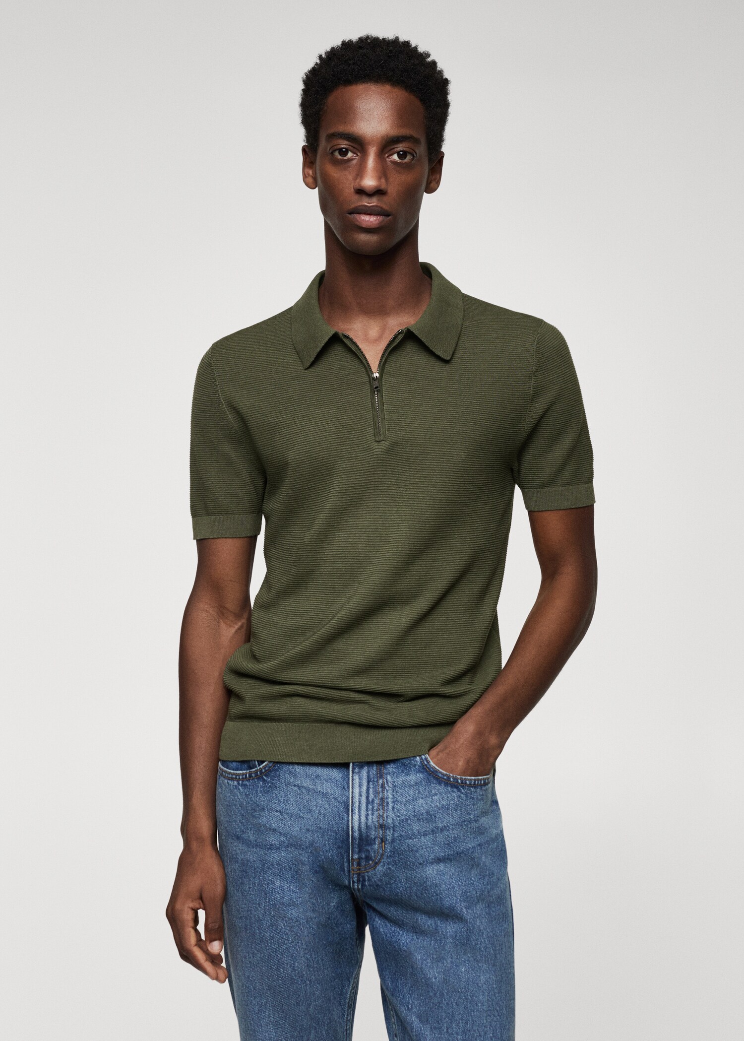Strukturiertes Feinstrick-Poloshirt - Mittlere Ansicht