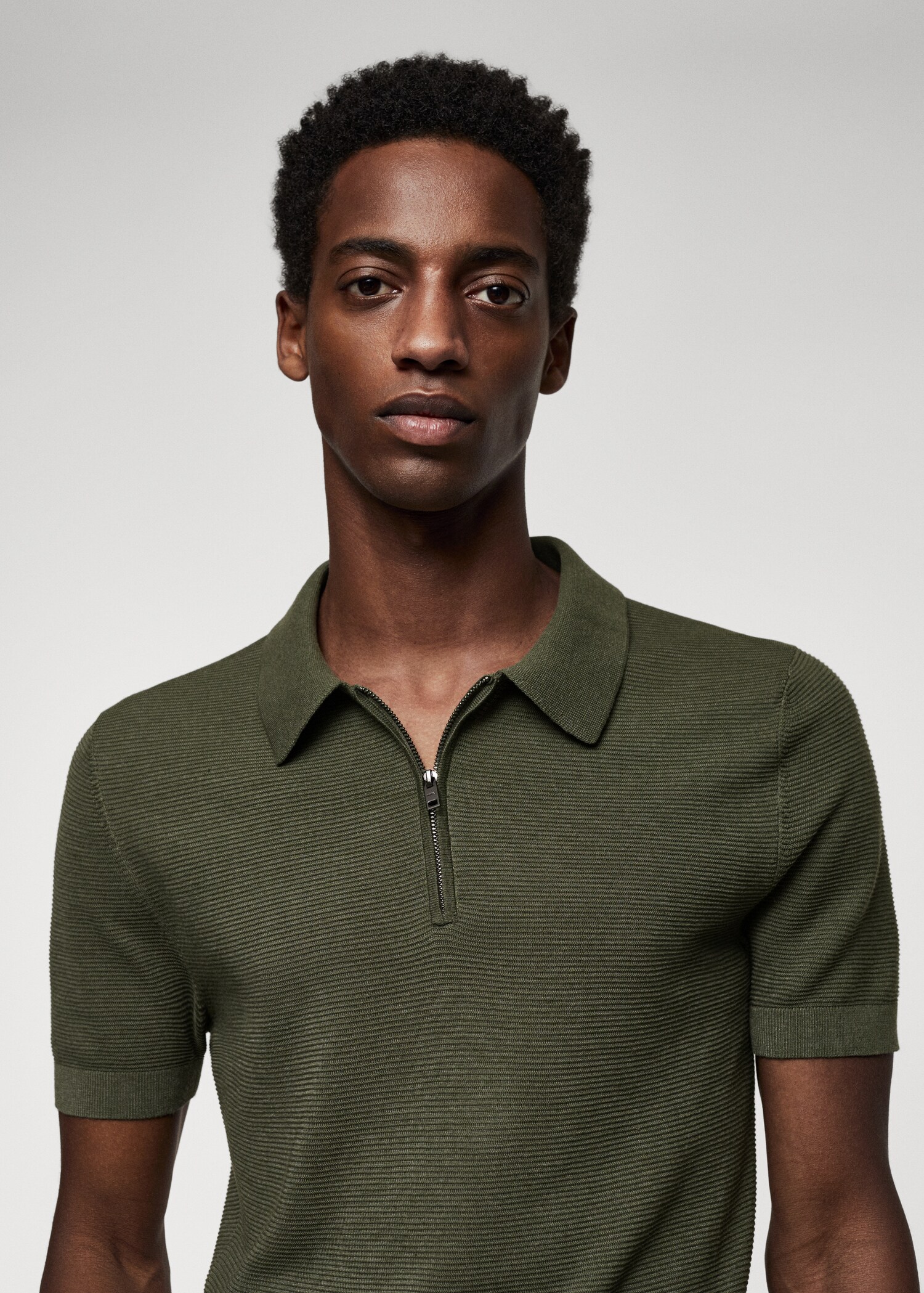 Strukturiertes Feinstrick-Poloshirt - Detail des Artikels 1