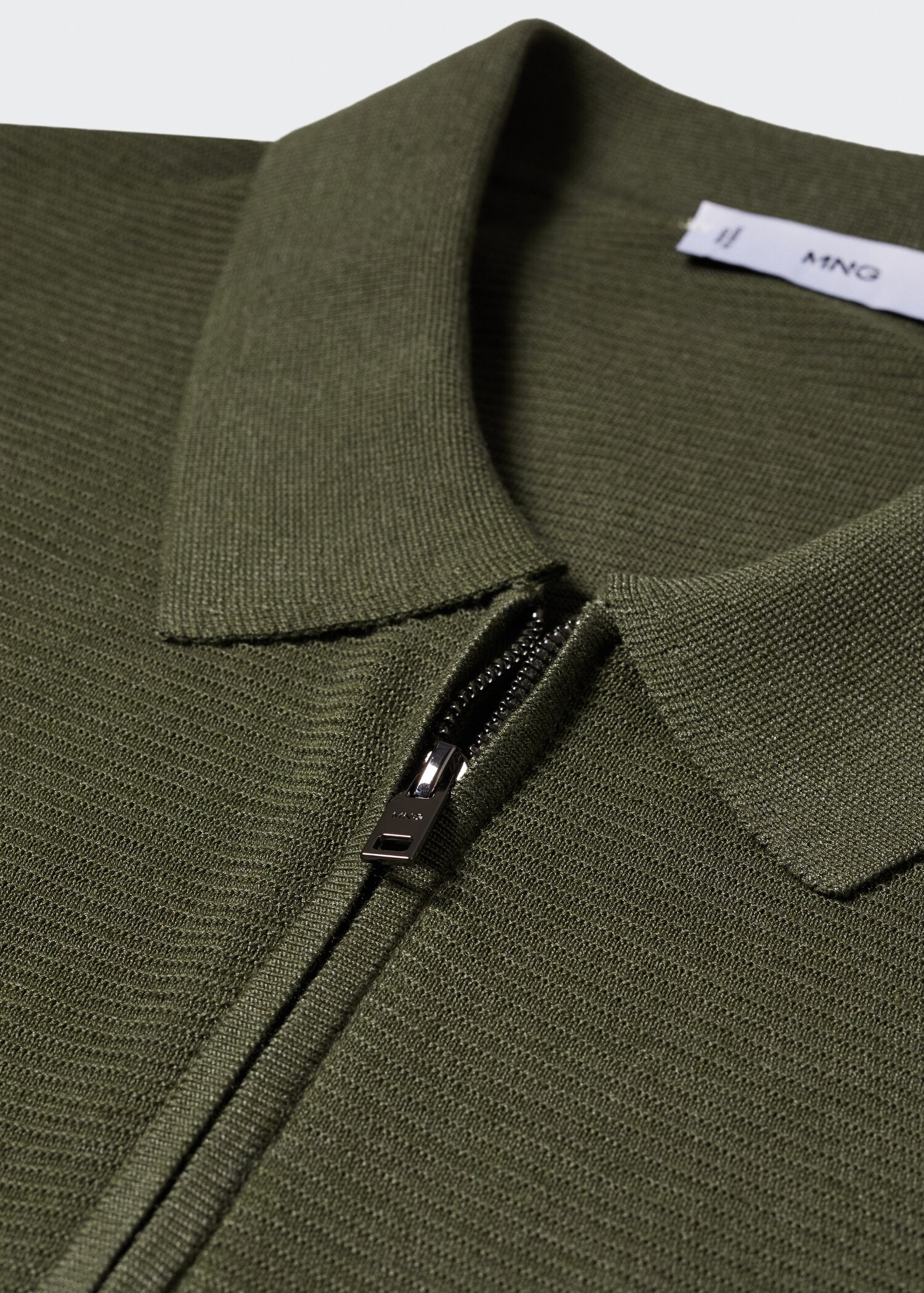 Strukturiertes Feinstrick-Poloshirt - Detail des Artikels 8