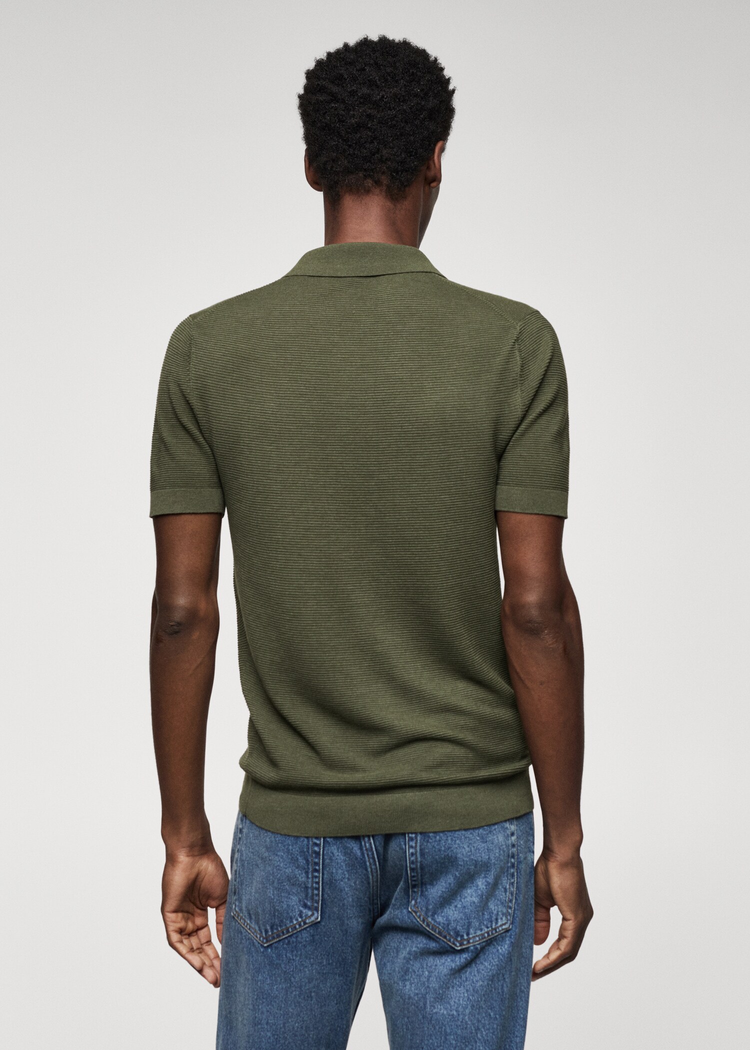 Strukturiertes Feinstrick-Poloshirt - Rückseite des Artikels
