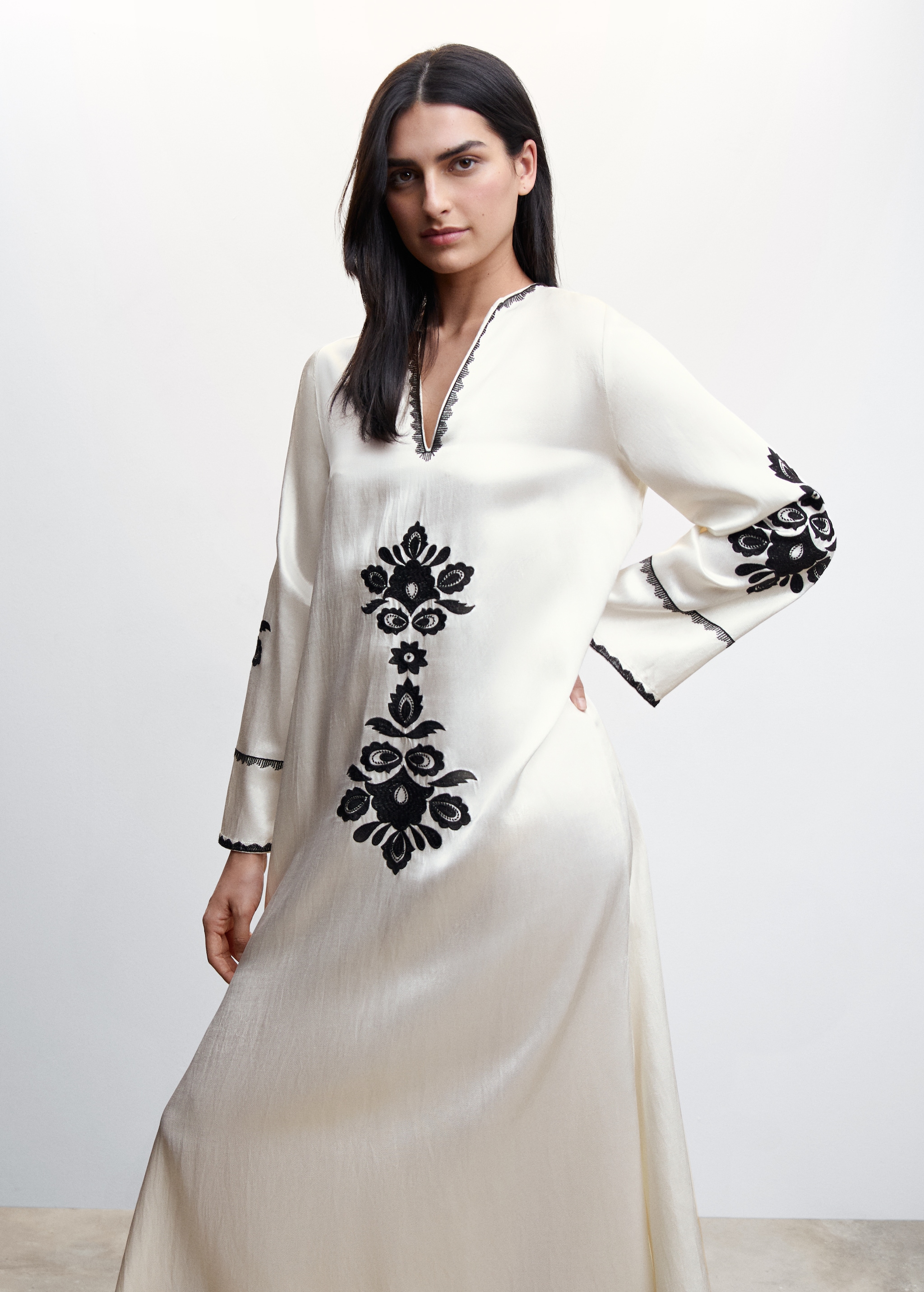 Embroidered dress with side slit Women MANGO Iraq