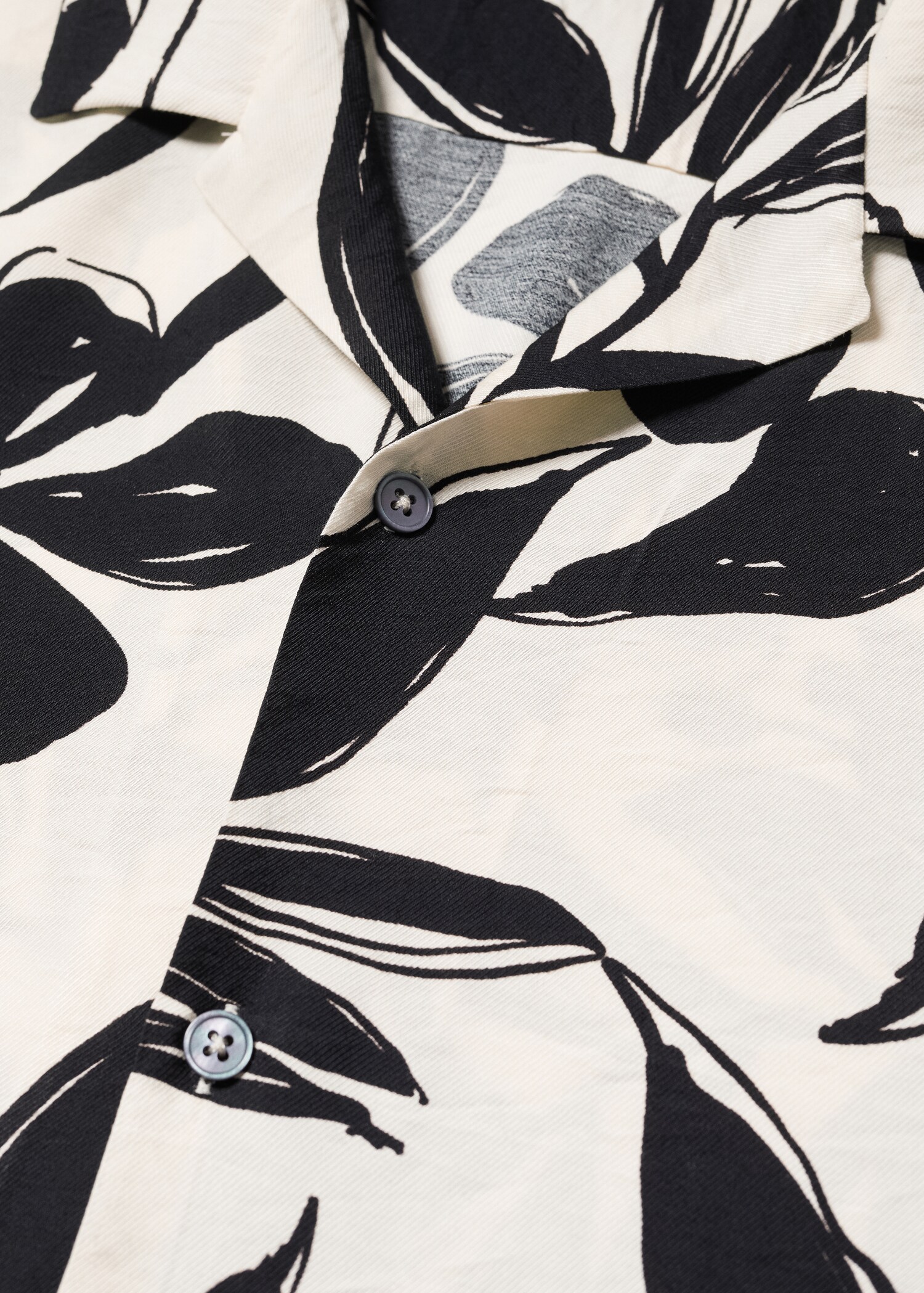 Printed short-sleeved shirt - Details of the article 8