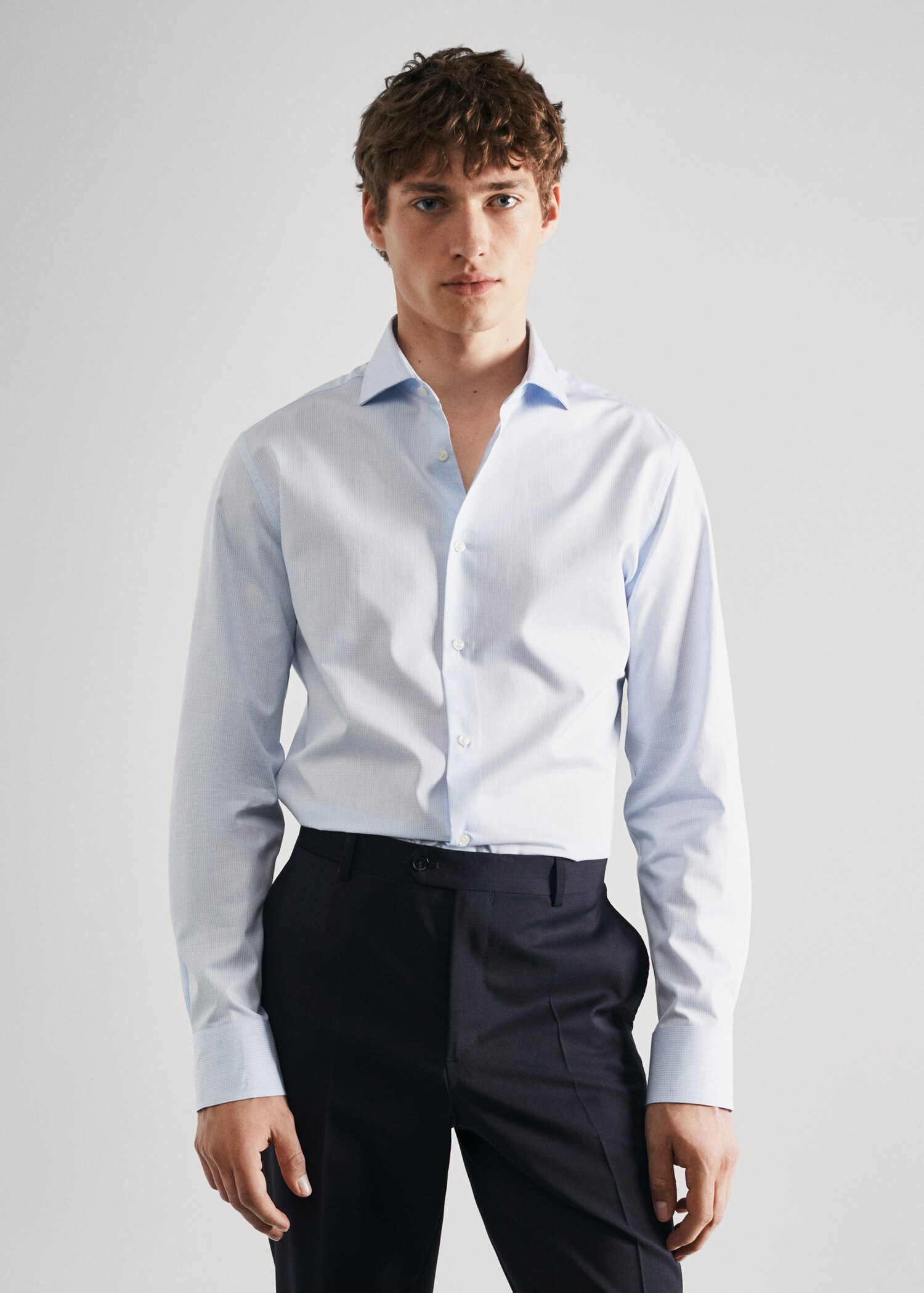 Костюмная рубашка slim fit в мелкую клетку - Средний план