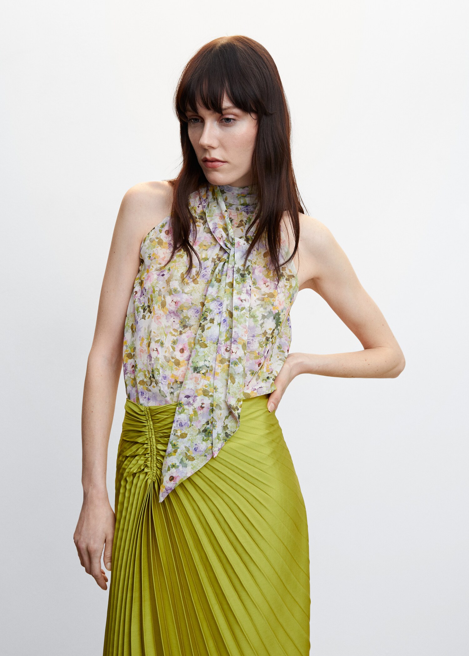 Blusa lazo cuello halter - Plano medio