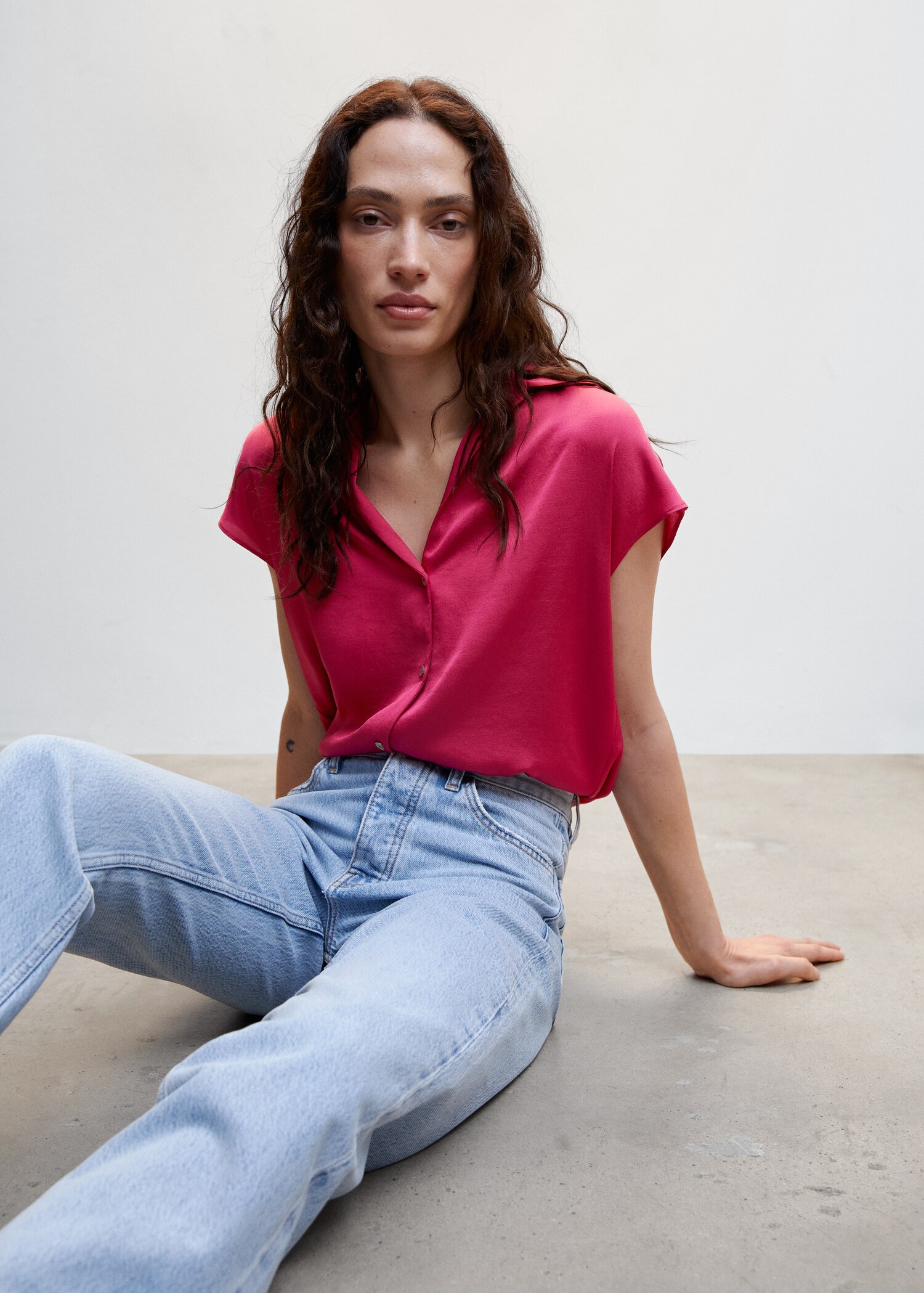 Short-sleeved satin shirt - Details of the article 2