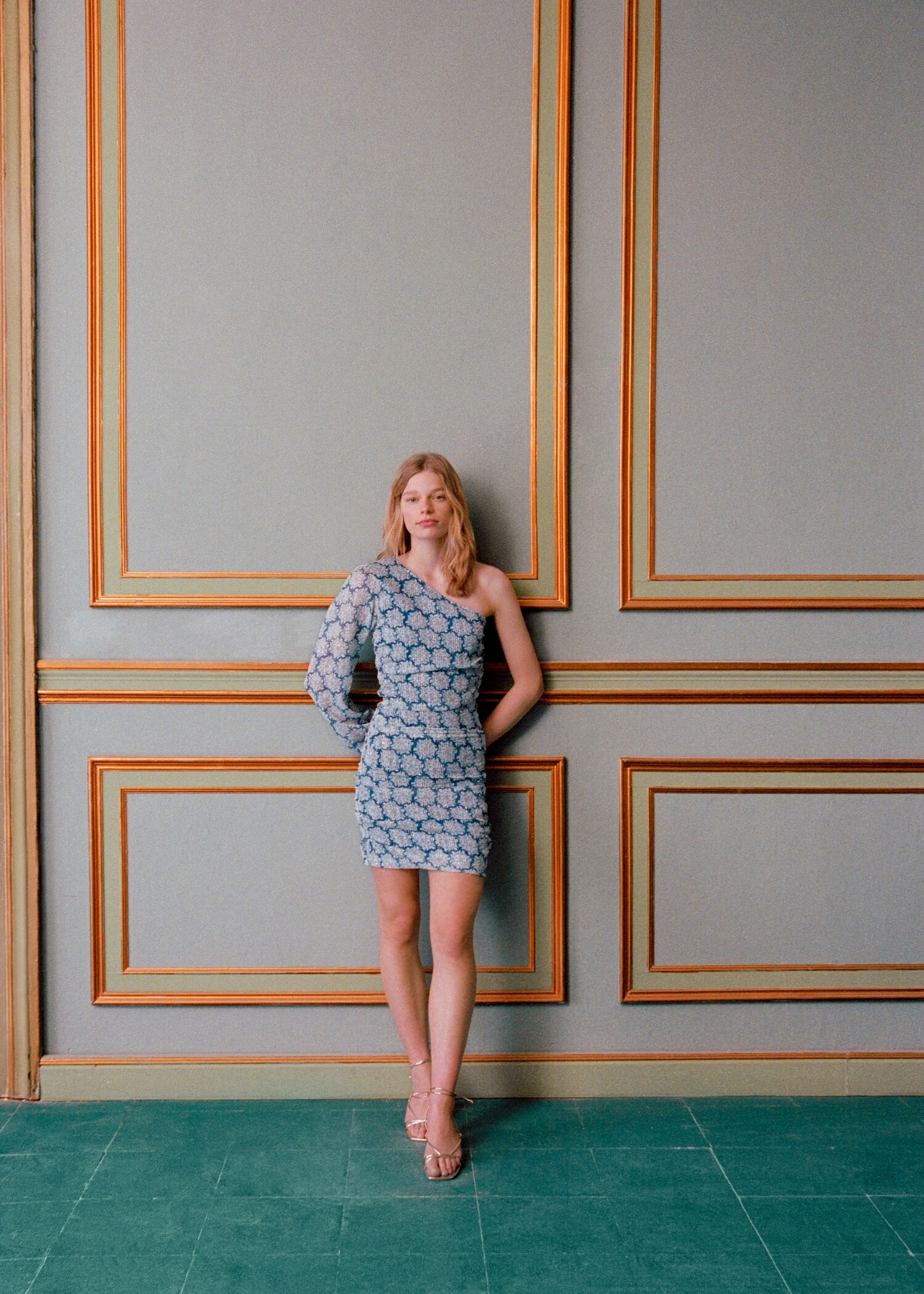 Short asymmetrical dress - Details of the article 5