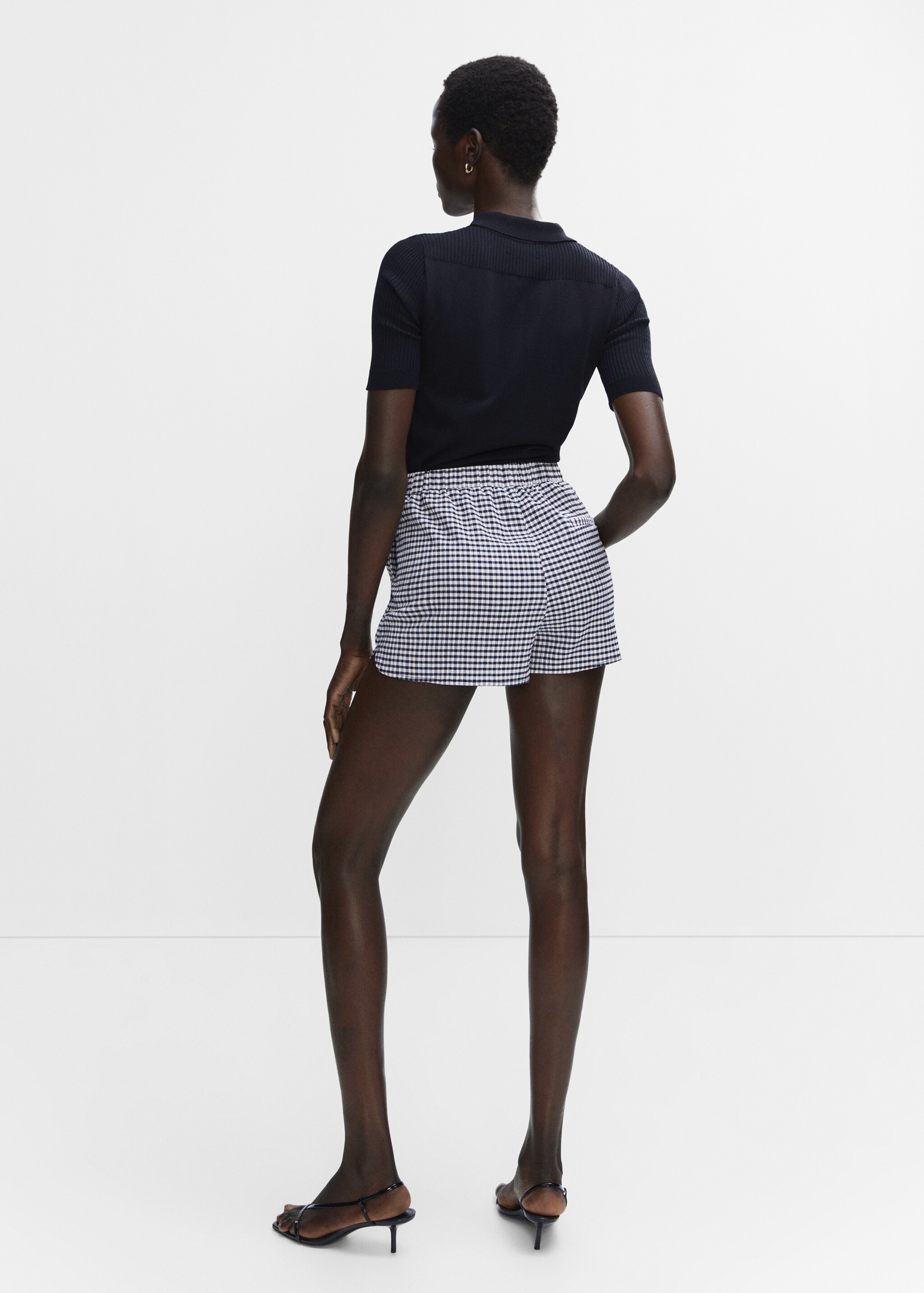 Gingham shorts - Reverse of the article