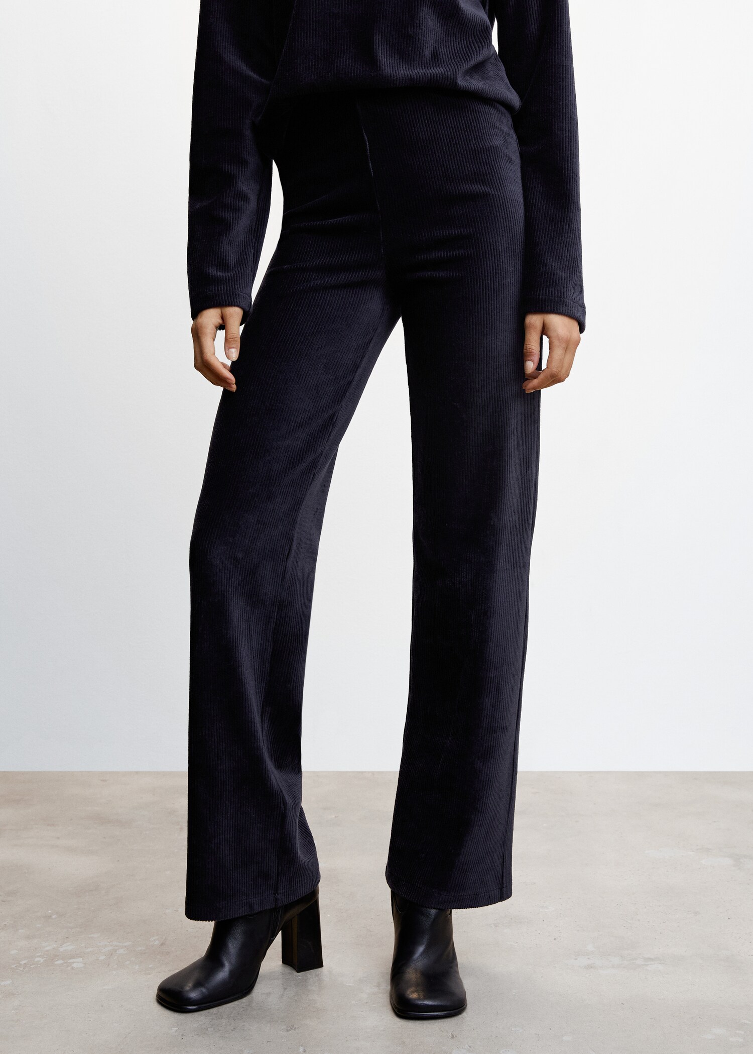 Pantaloni din catifea cord cu betelie elastică - Plan mediu