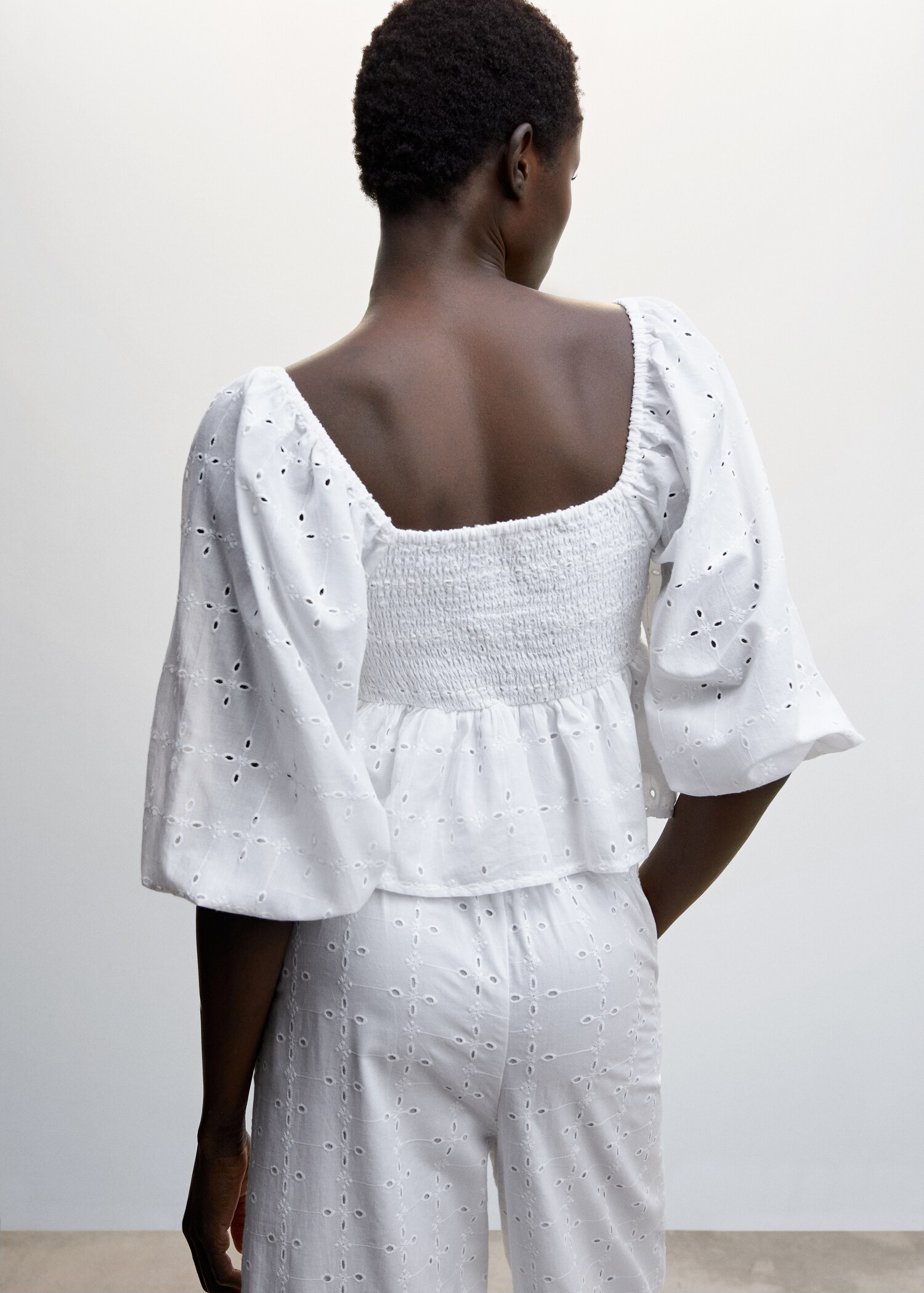 Puff sleeves blouse - Reverse of the article