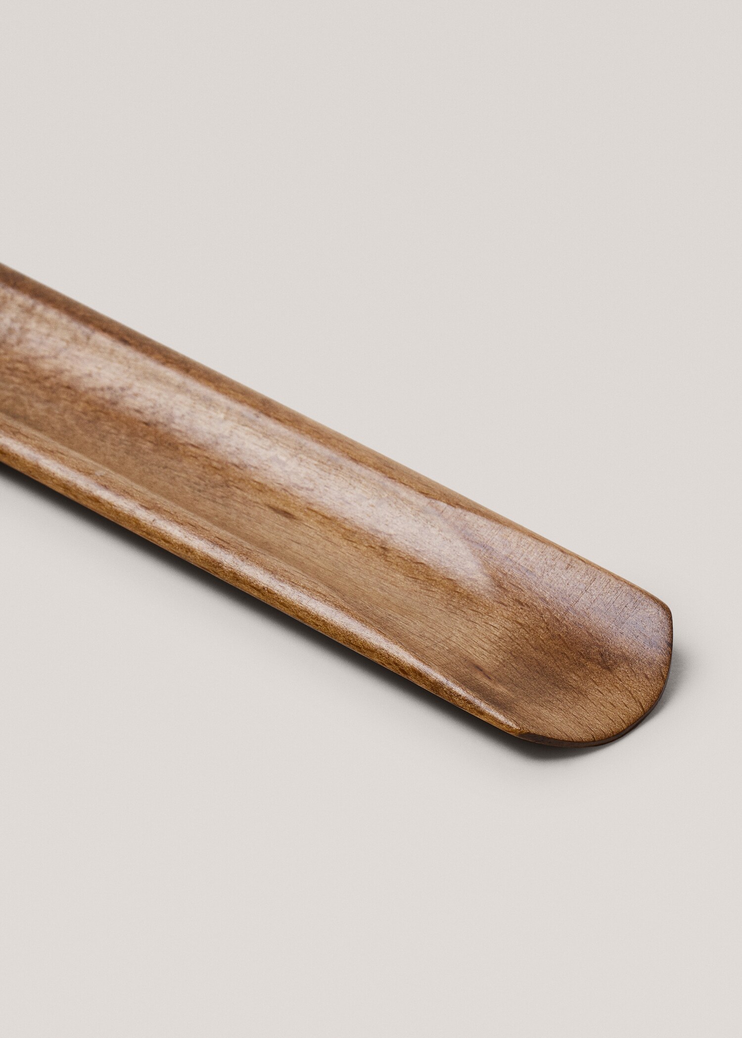 Wooden shoehorn  - Details of the article 1