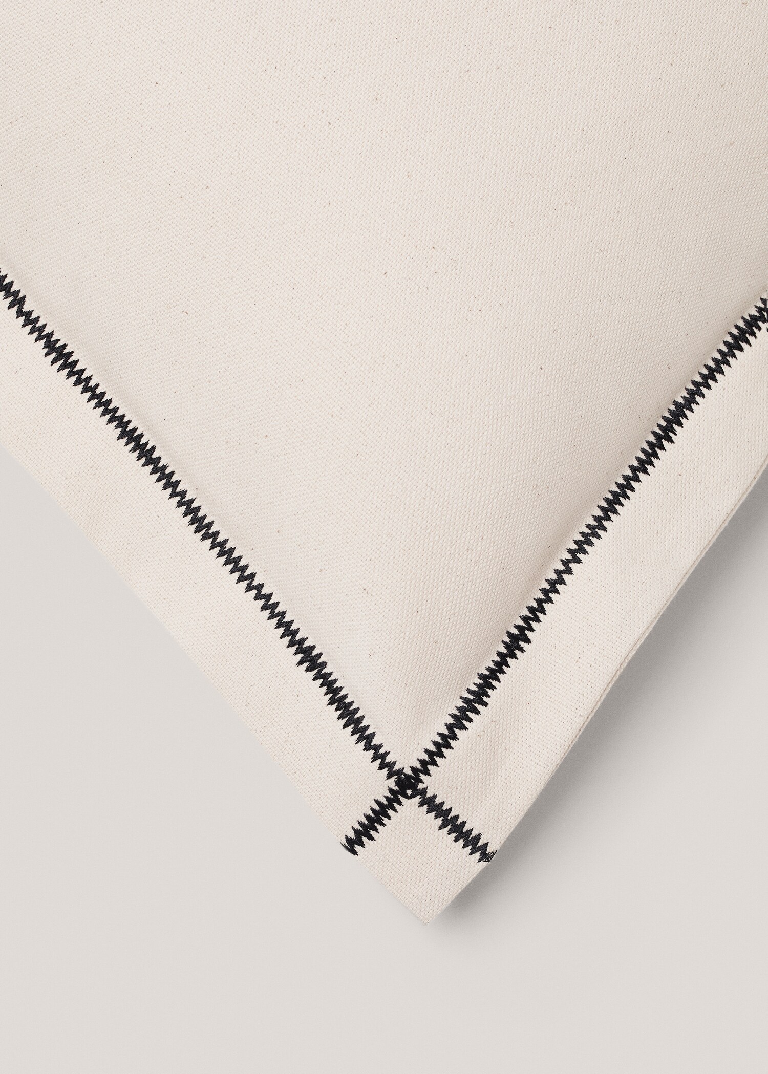 Embroidered cushion cover - Details of the article 3