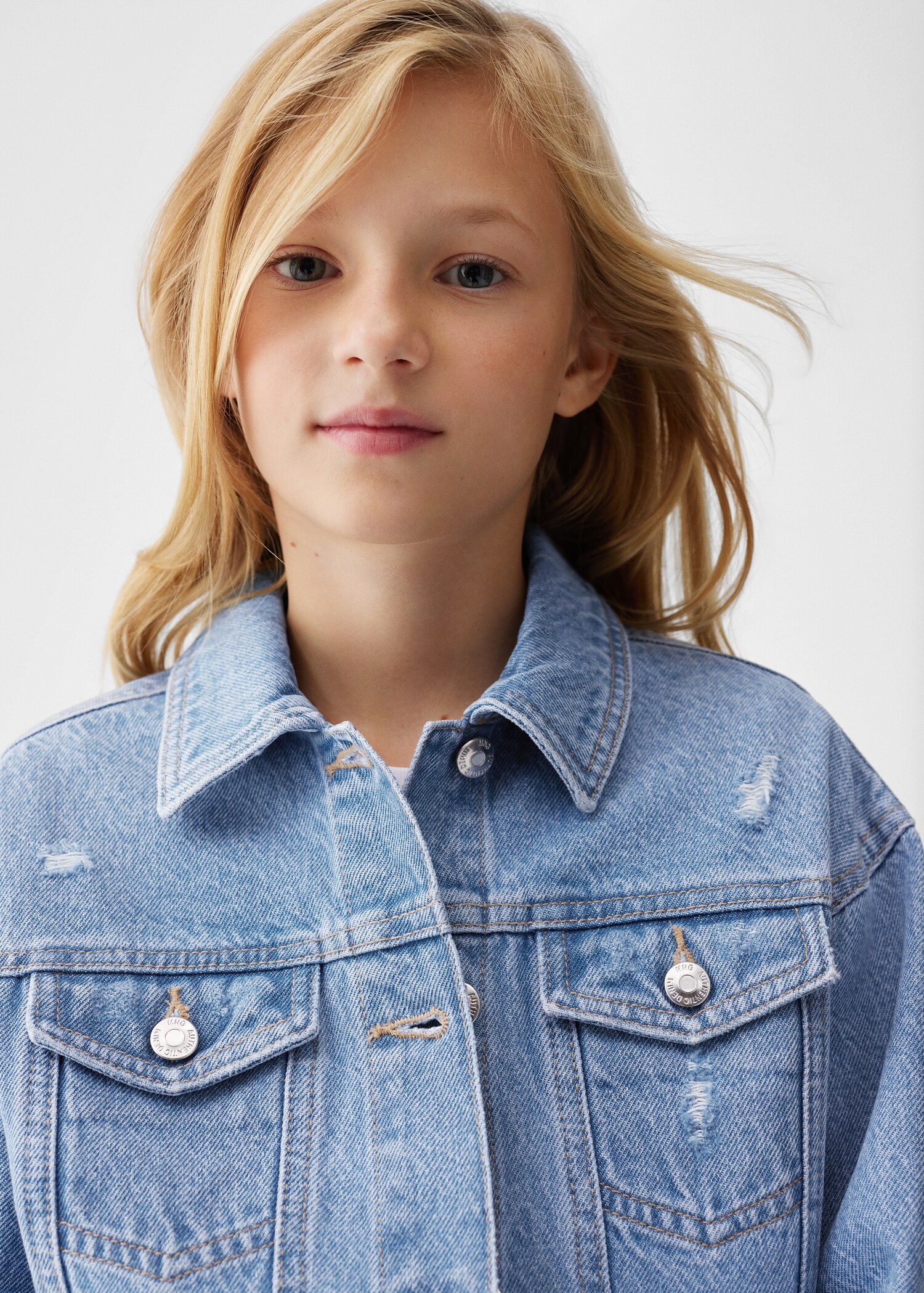 Denim jacket with decorative rips - Details of the article 4