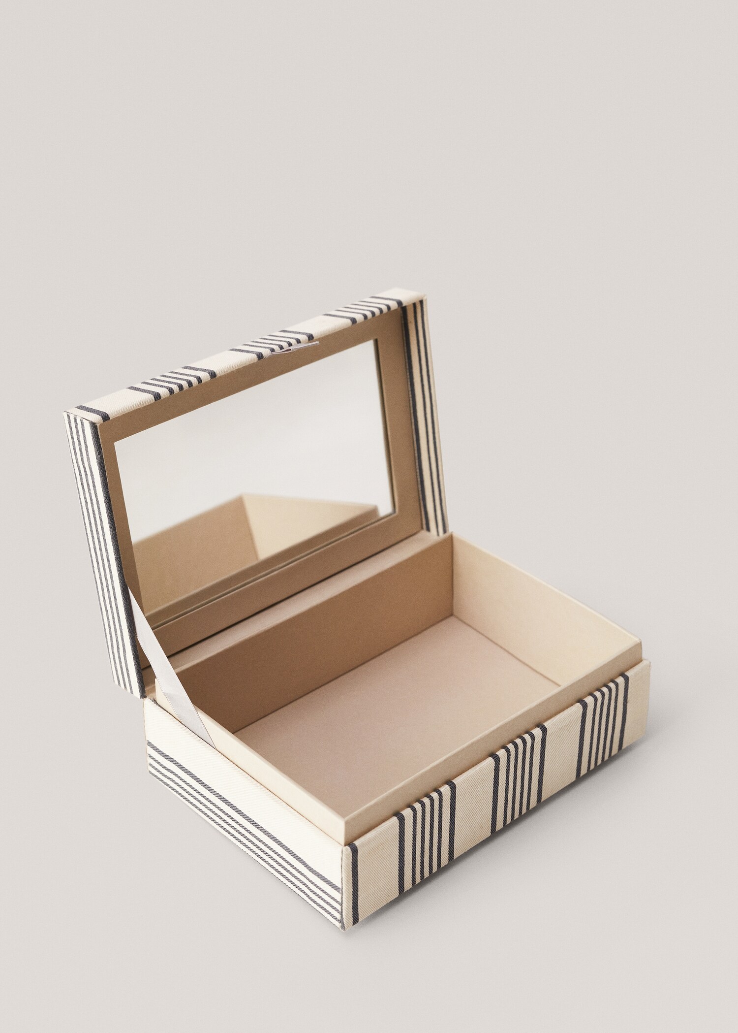Striped jewellery box - Details of the article 3