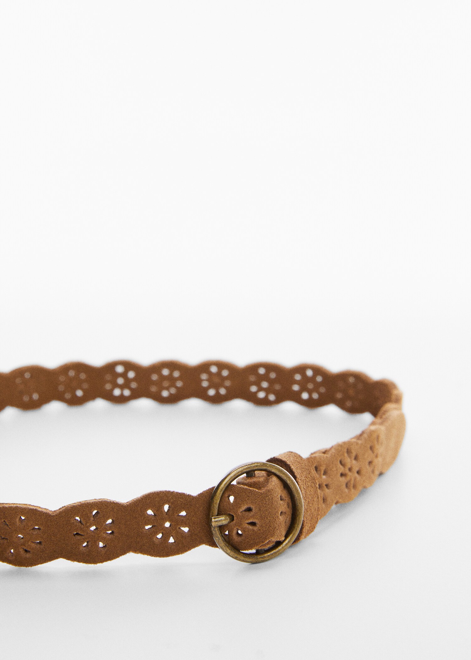 Ceinture perforée cuir  - Plan moyen