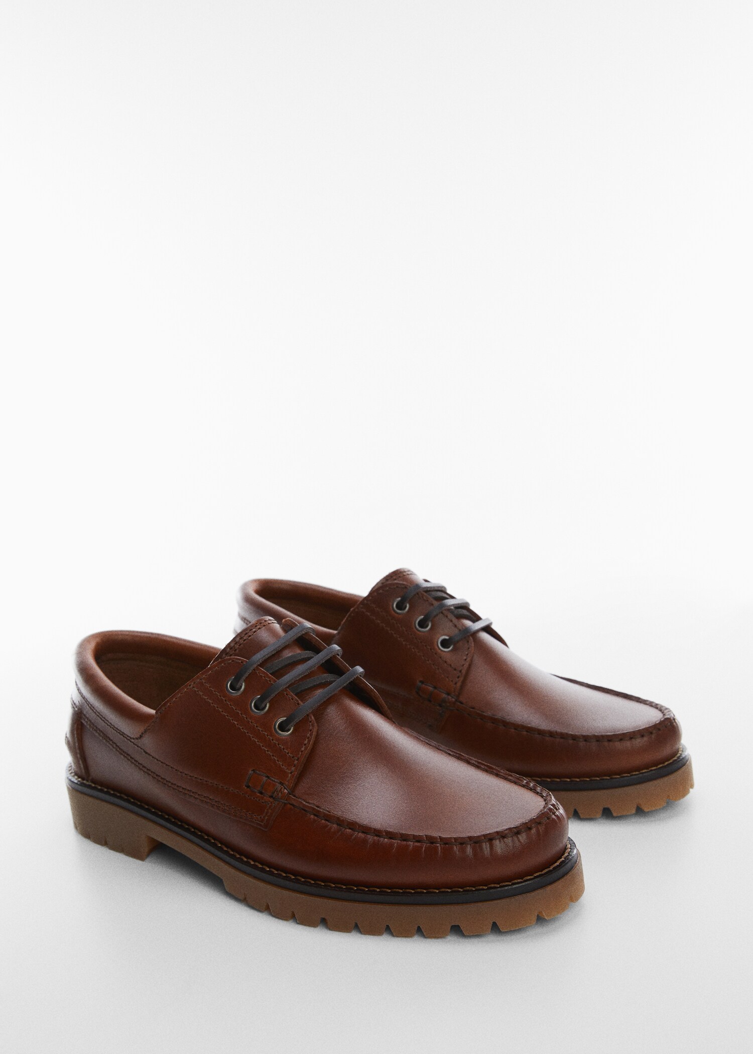 Chaussures bateau cuir - Plan moyen