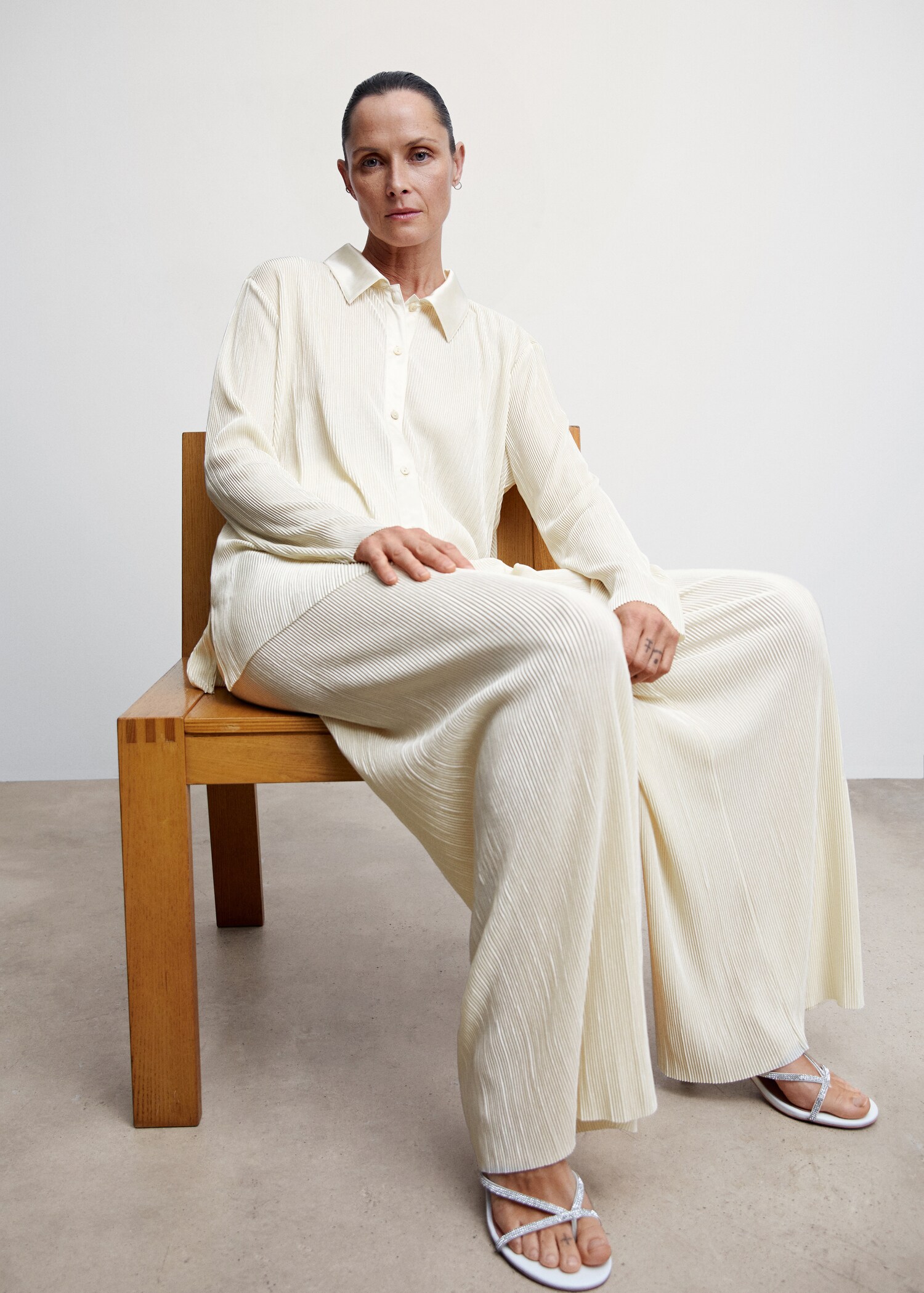 Pleated palazzo trousers - Details of the article 1