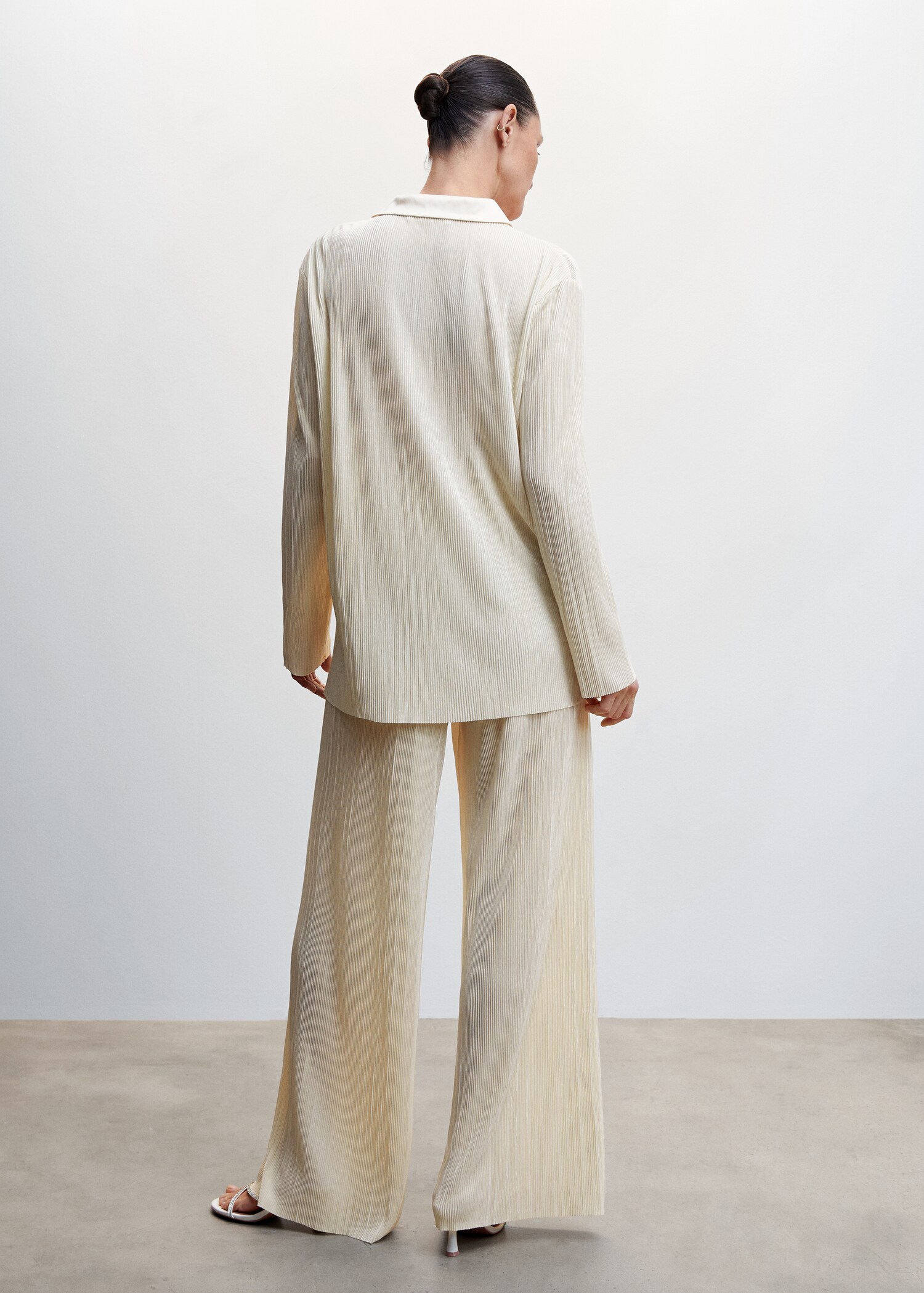 Pleated palazzo trousers - Reverse of the article
