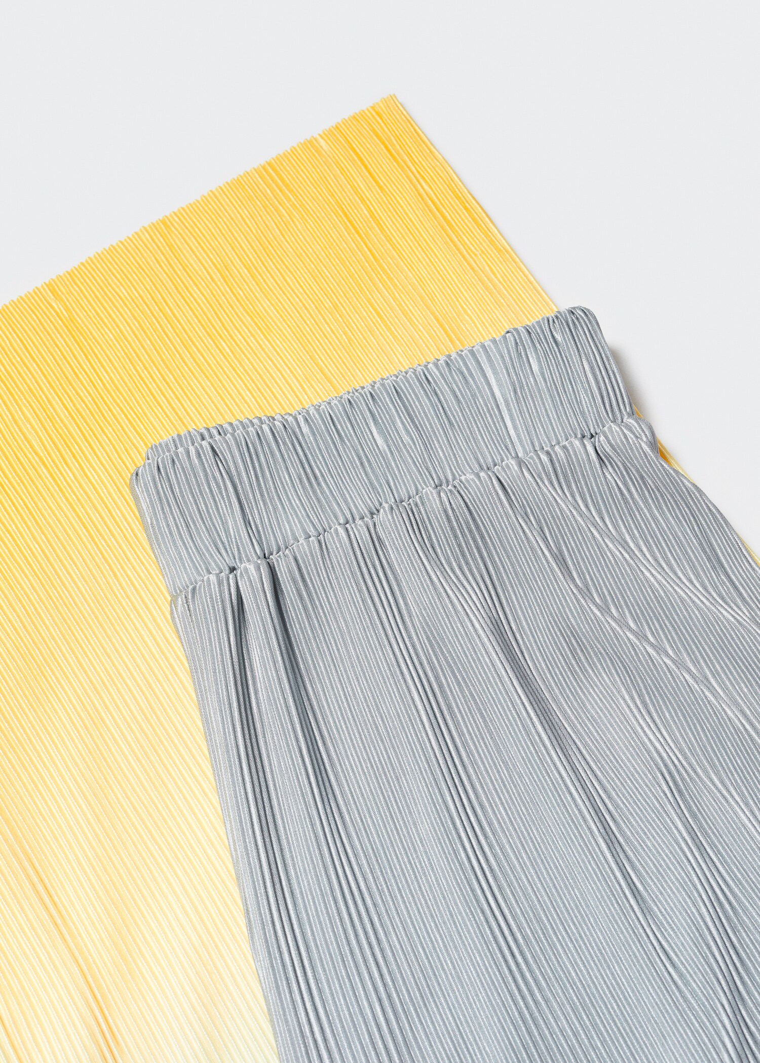 Pleated palazzo trousers - Details of the article 8