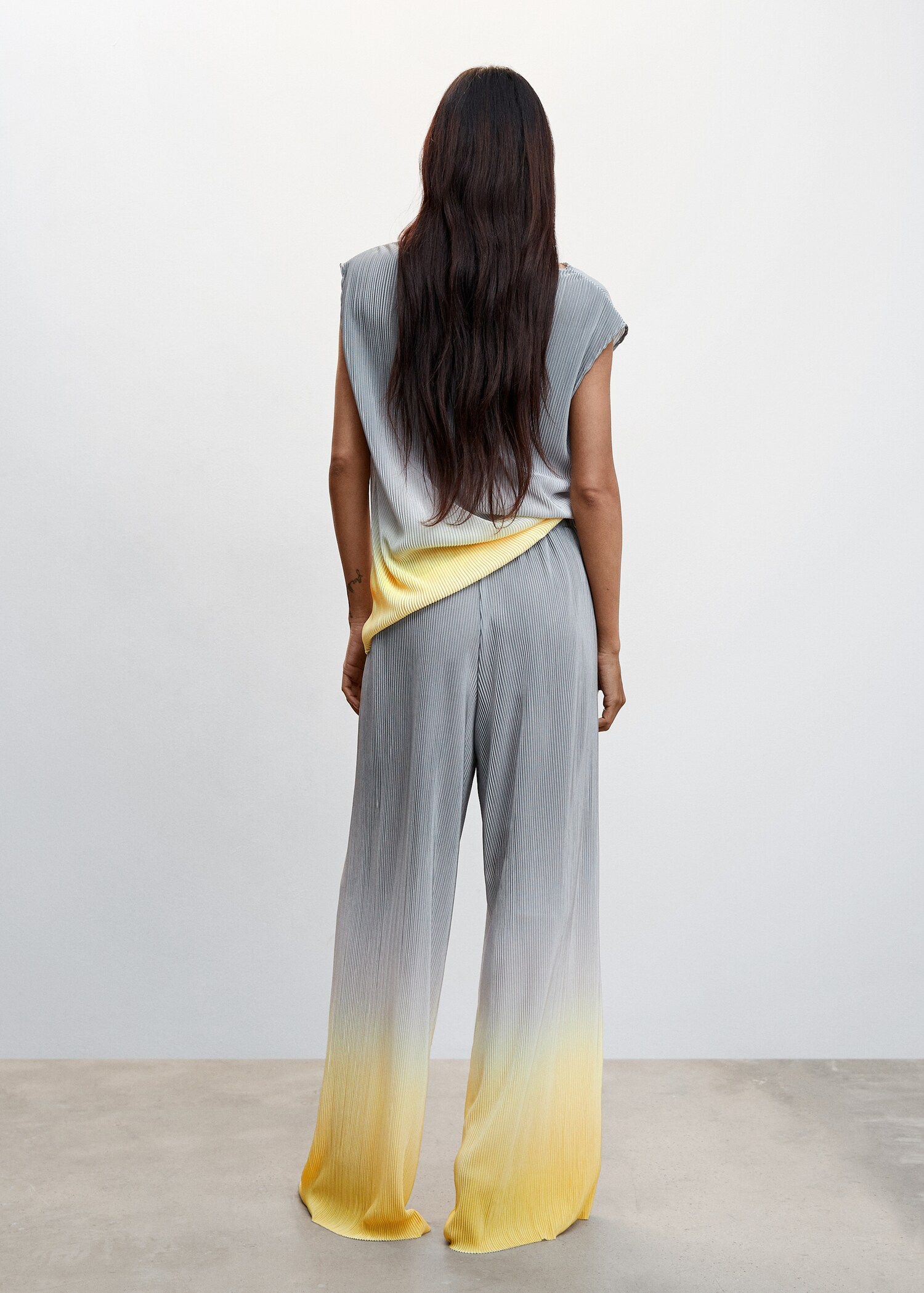 Pleated palazzo trousers - Reverse of the article