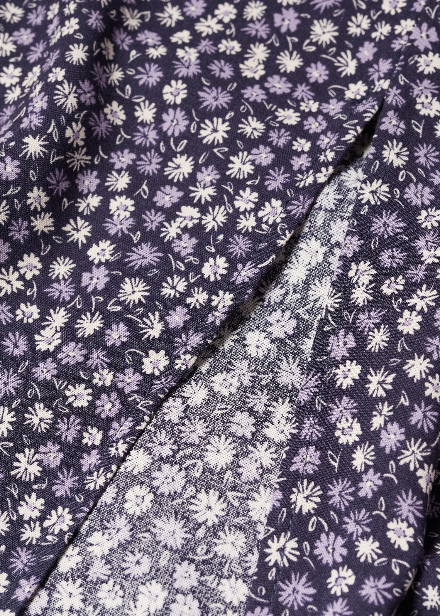 Kleid mit Blumenmuster - Detail des Artikels 8