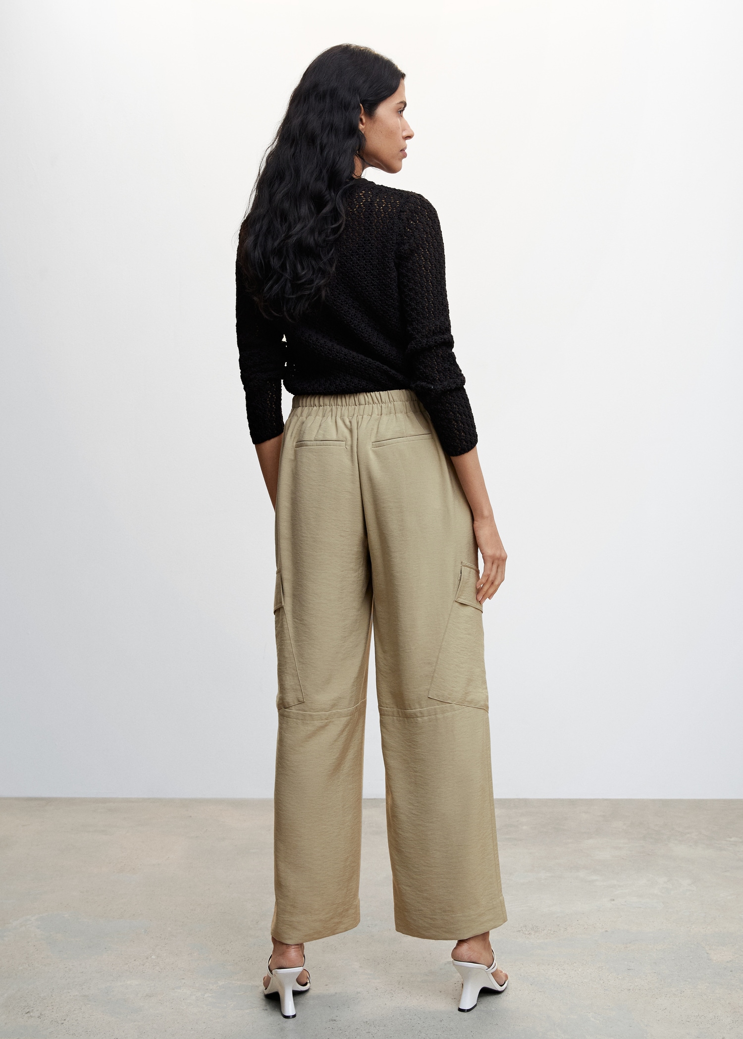 Pocket cargo pants - Reverse of the article