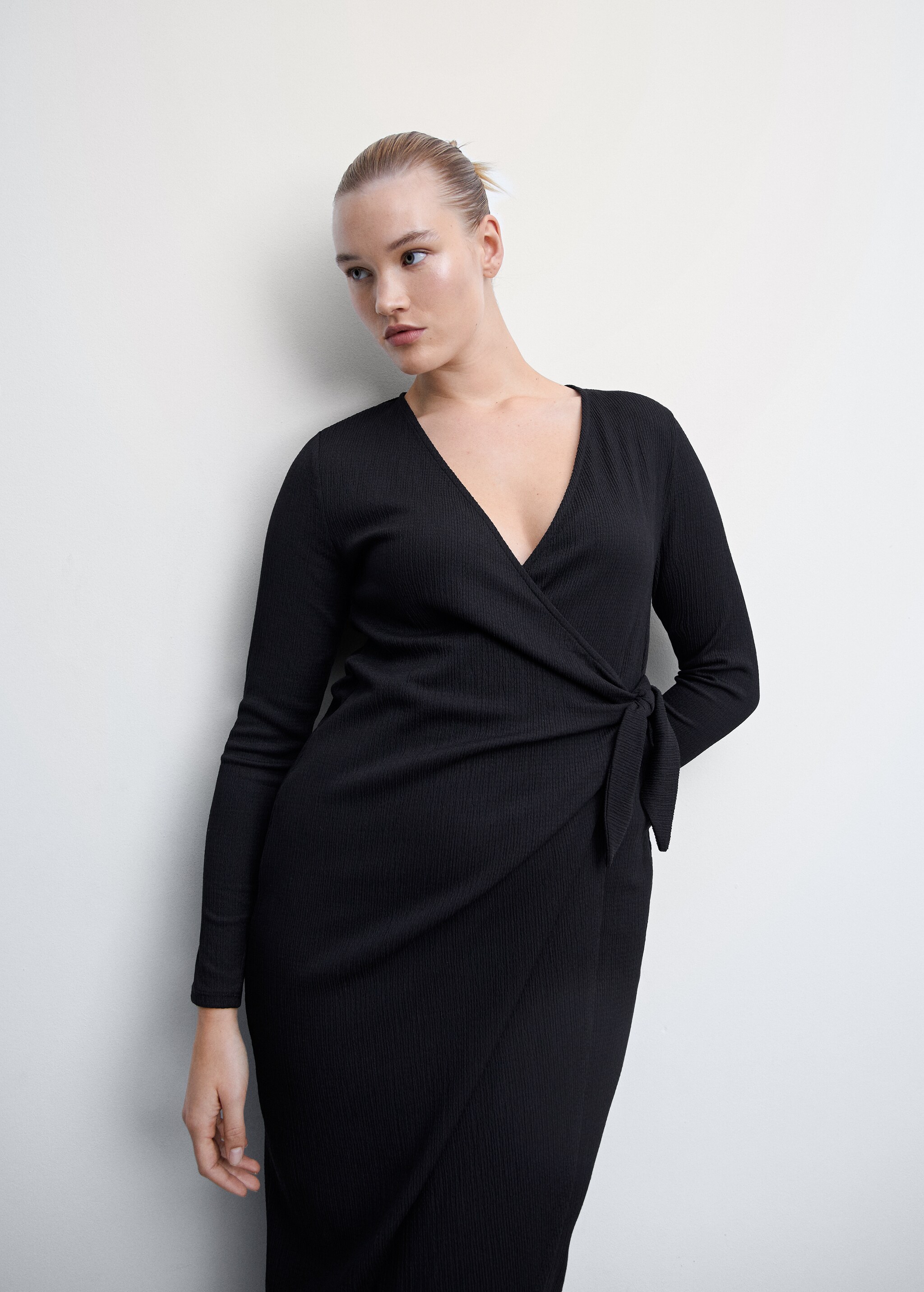 Bow wrap dress - Details of the article 5