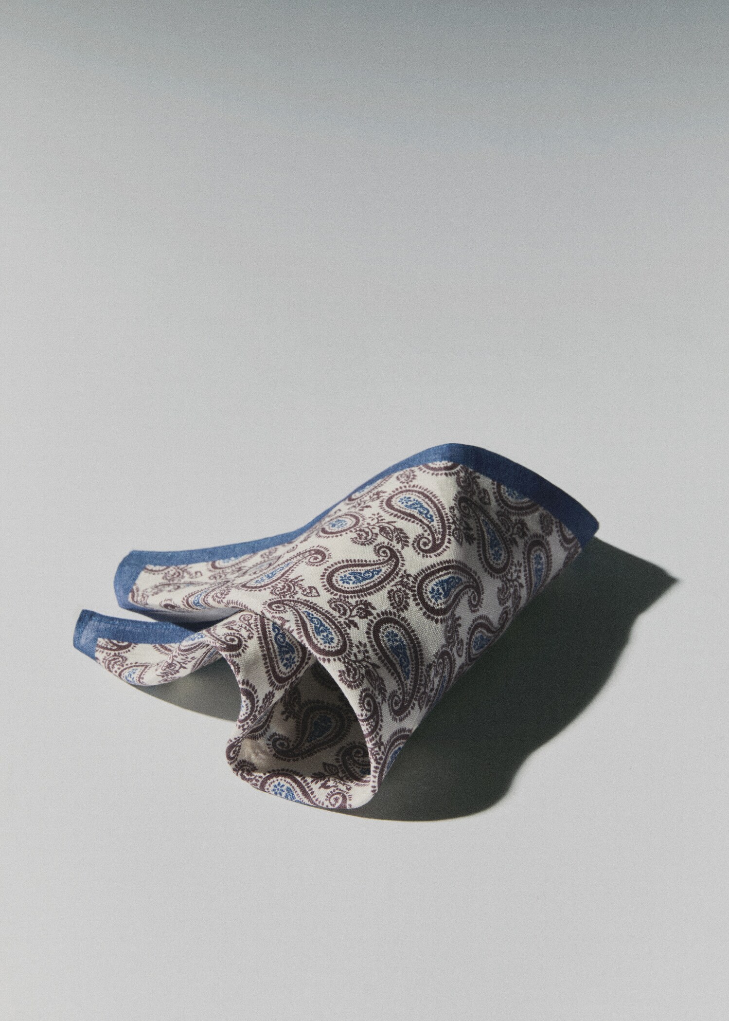 Pocket square - Details of the article 9