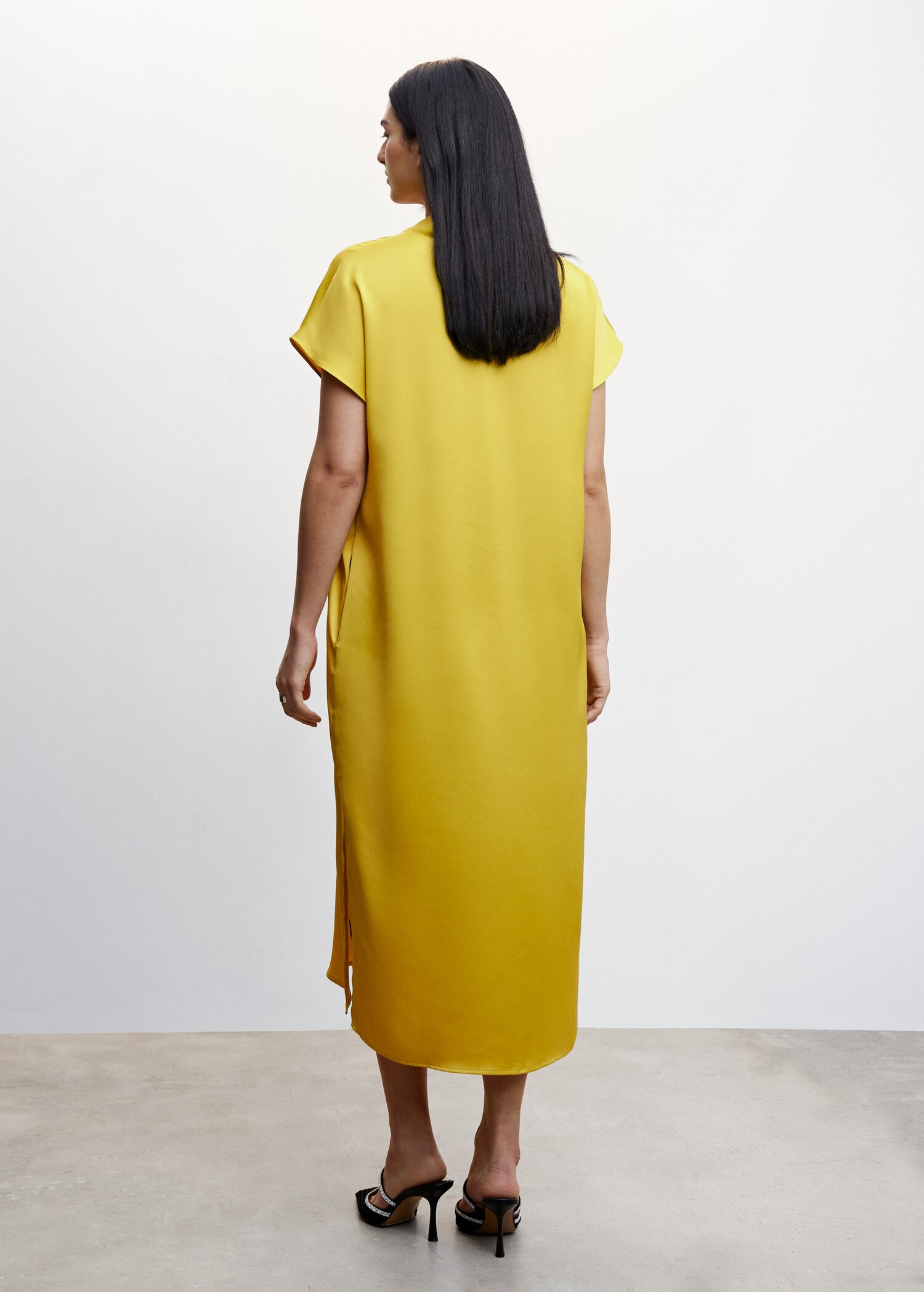 Side-slit satin dress - Reverse of the article