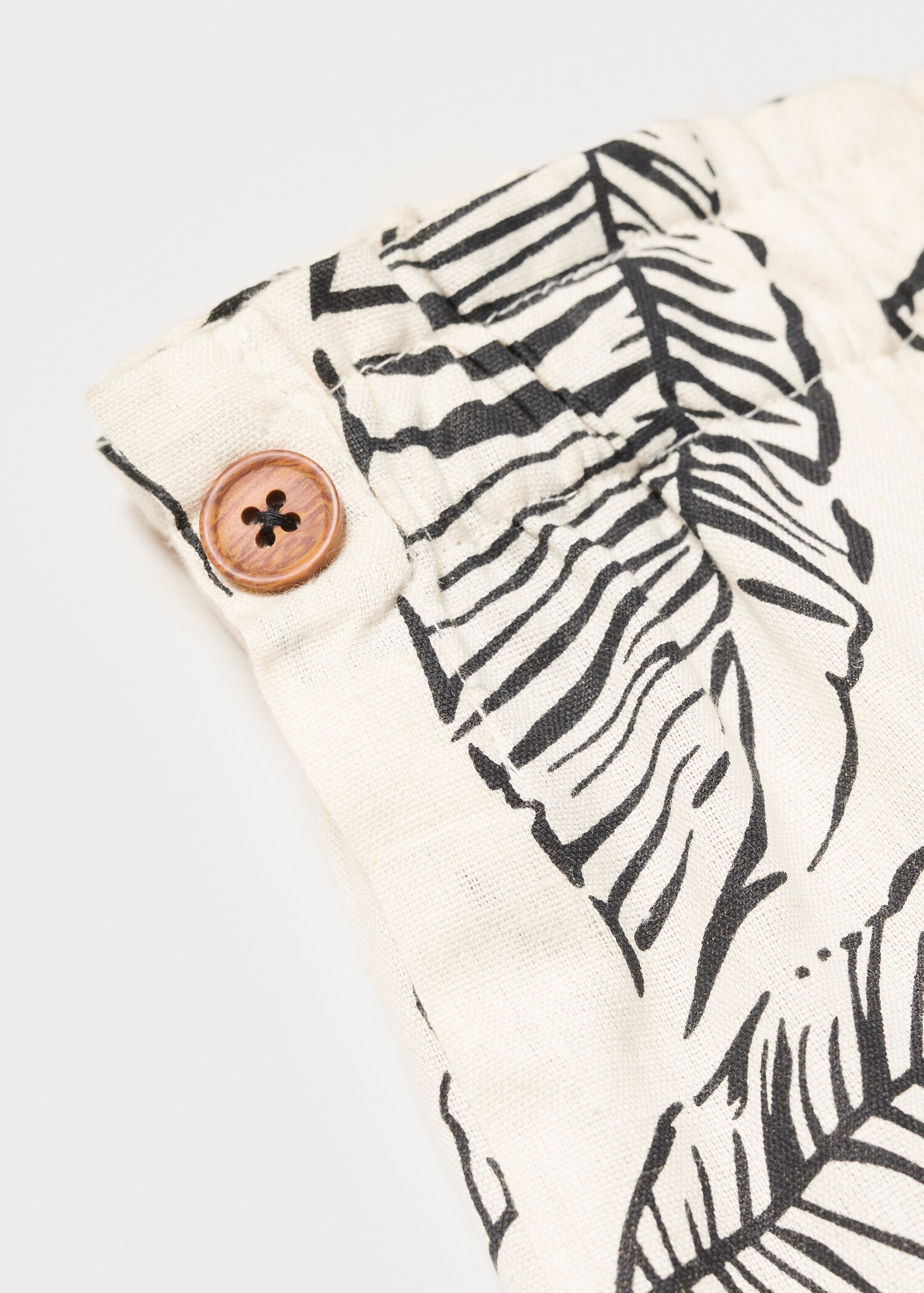Leaf print shorts - Details of the article 0