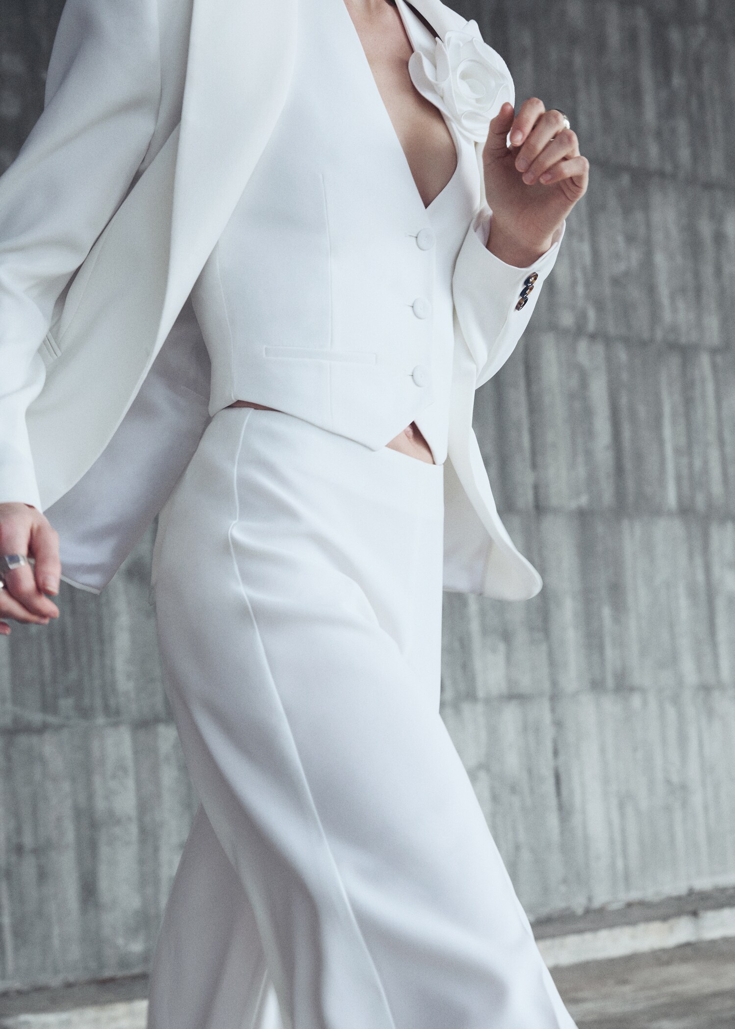 Gilet with floral appliqué  - Details of the article 7
