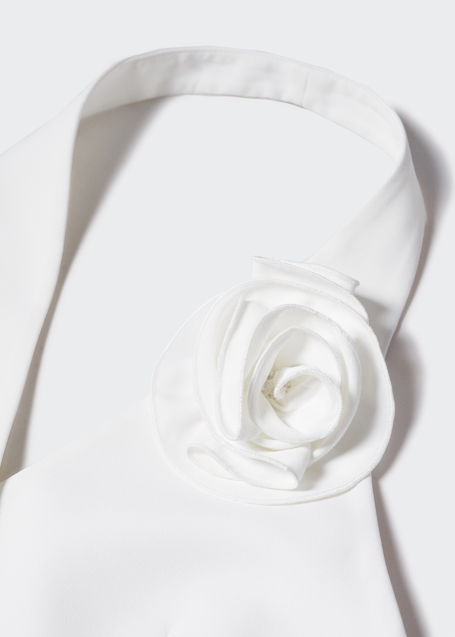 Gilet with floral appliqué  - Details of the article 8