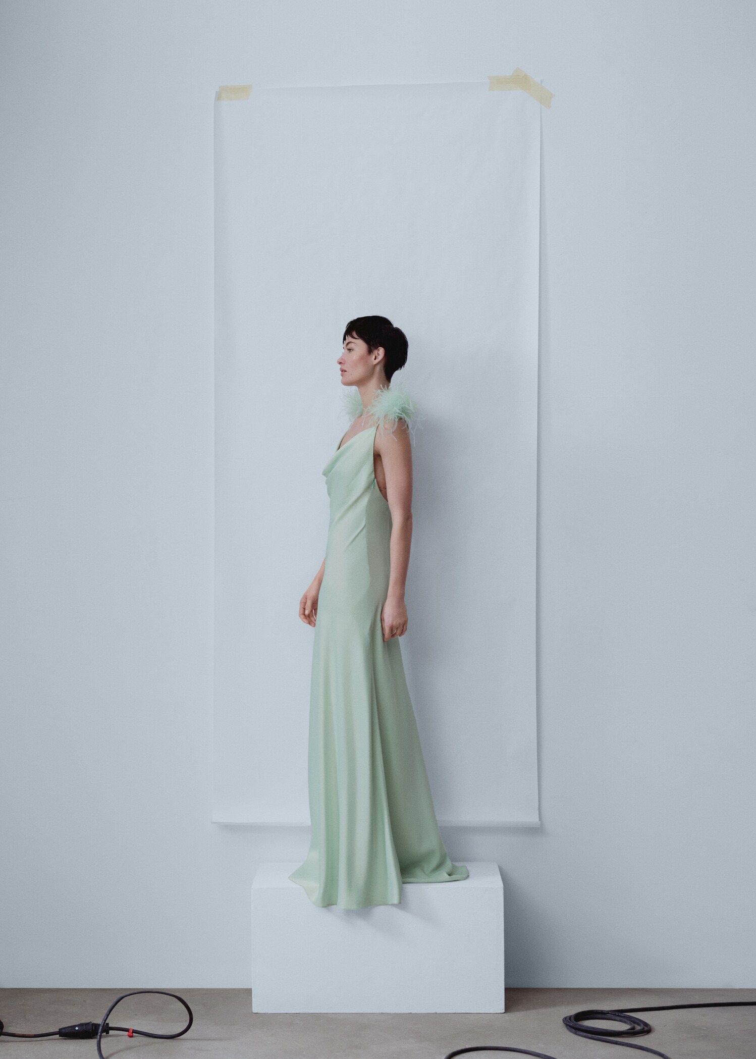 Slip dress with feather detail - Details of the article 4