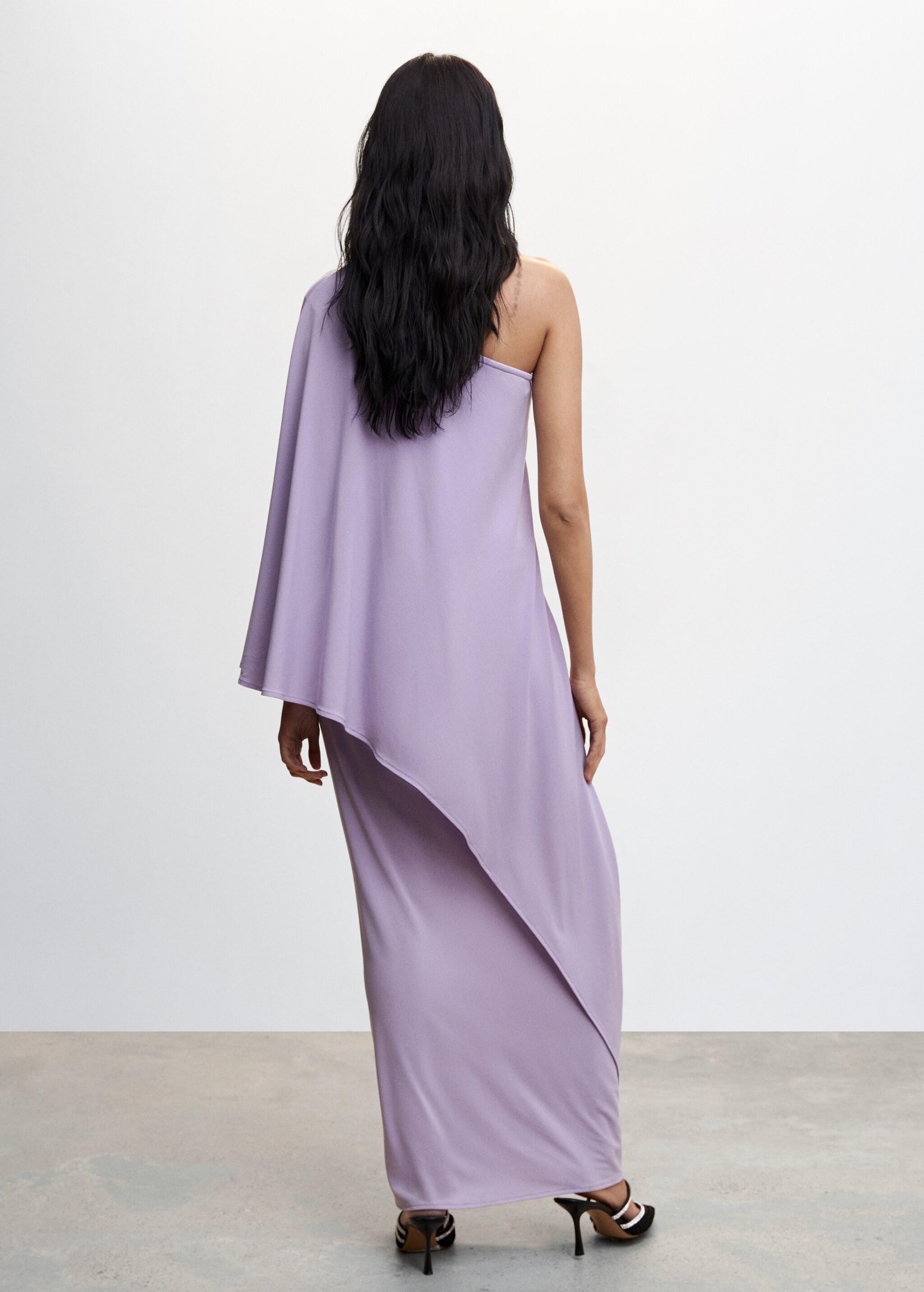 Asymmetrical sleeve dress - Reverse of the article